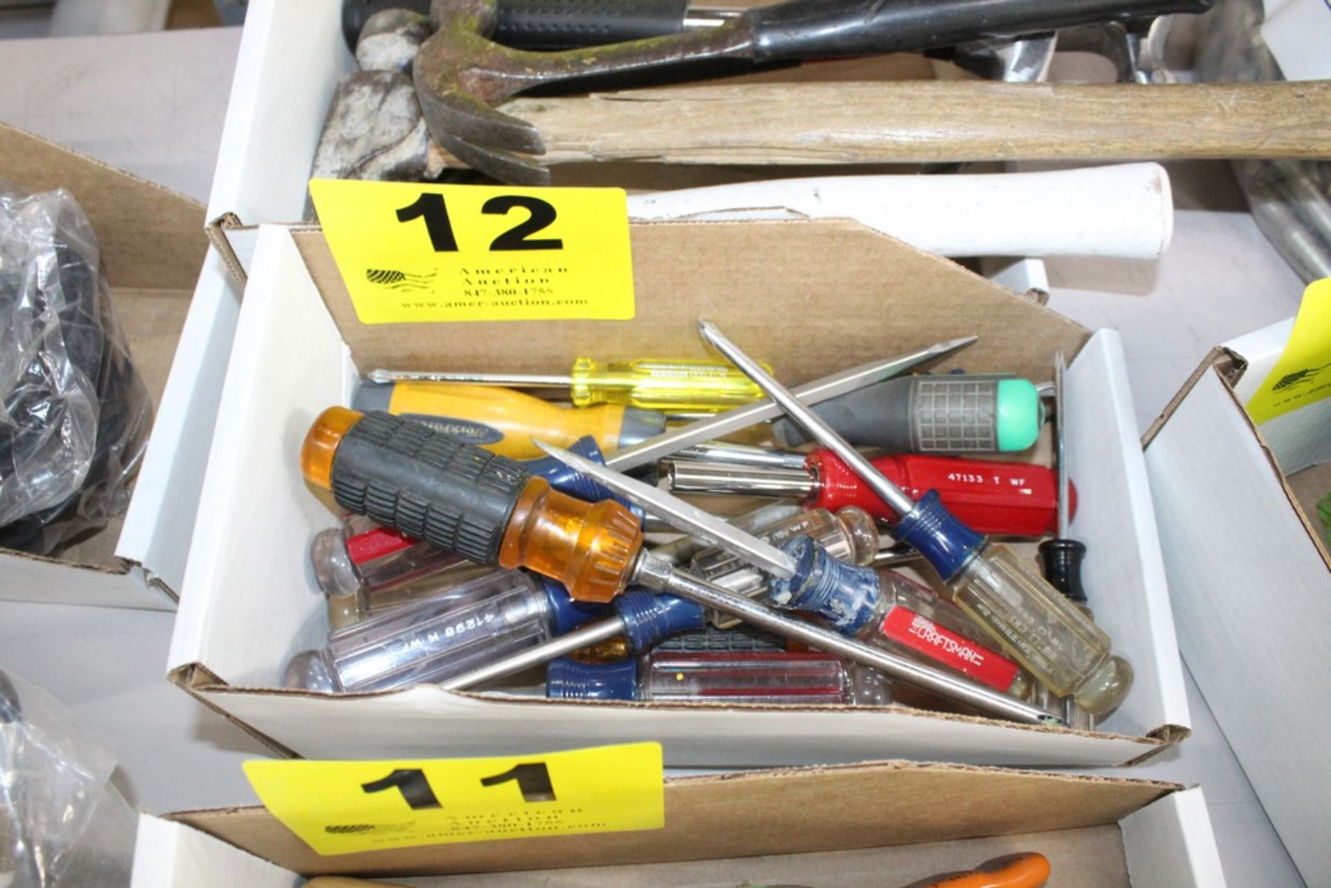 ASSORTED SCREW DRIVERS IN BOX