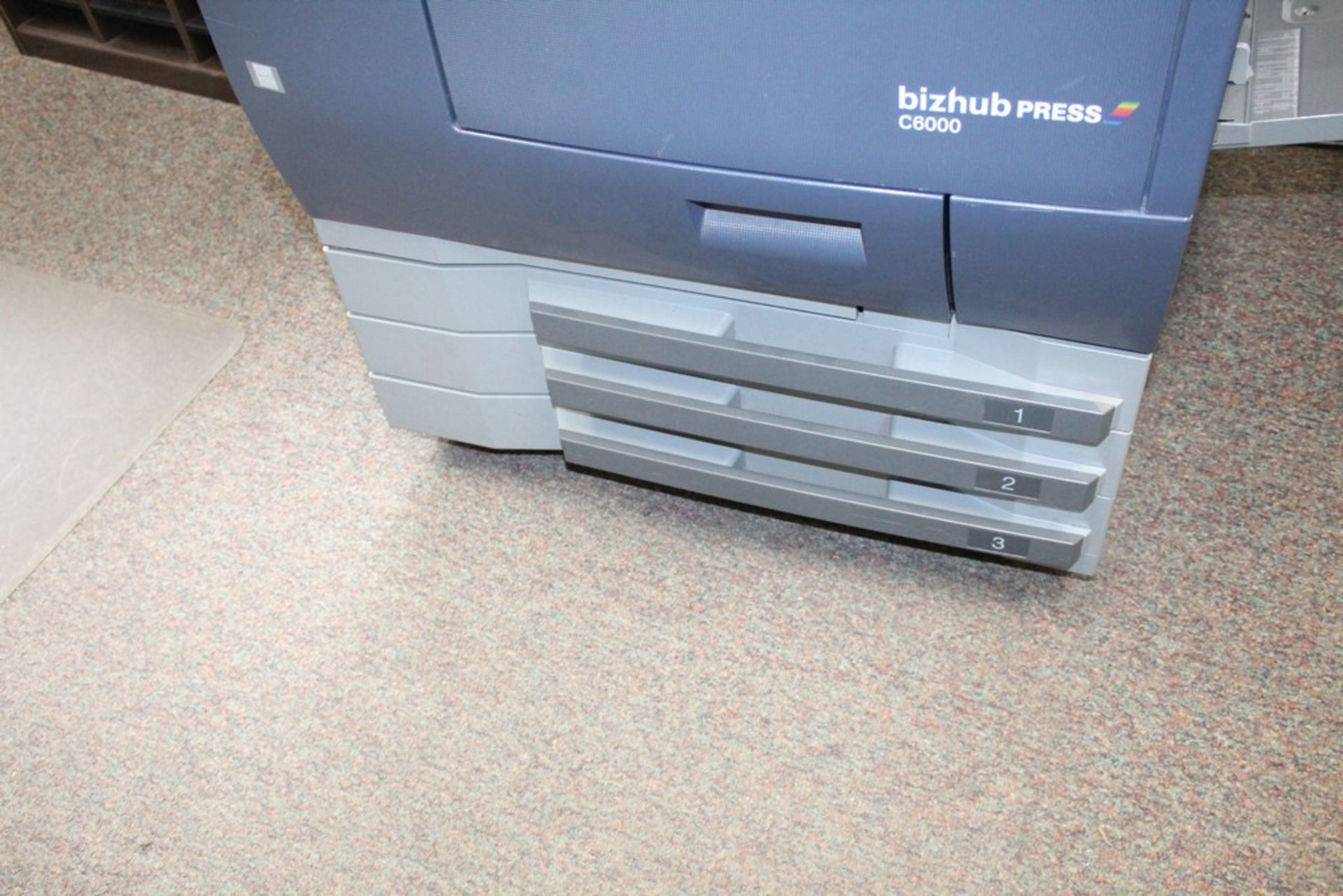 KONICA MINOLTA BIZHUB C6000 COLOR COPIER, WITH THREE PAPER TRAYS - Image 6 of 8