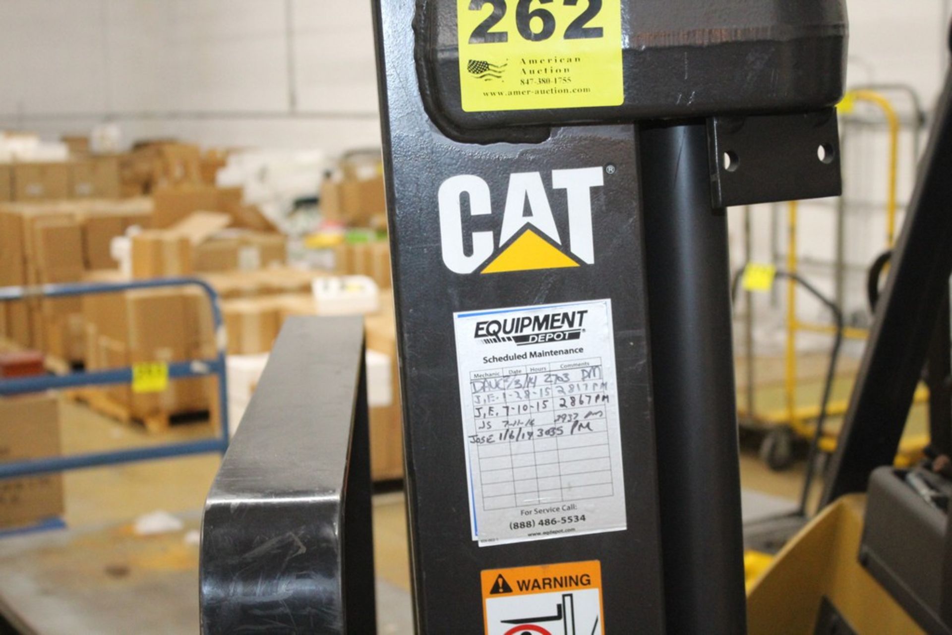 CATERPILLAR MODEL E5000 ELECTRIC FORKLIFT, 3,198 HOURS ON METER, LIFTING CAP. 4,500 LBS., 188" MAX - Image 2 of 12