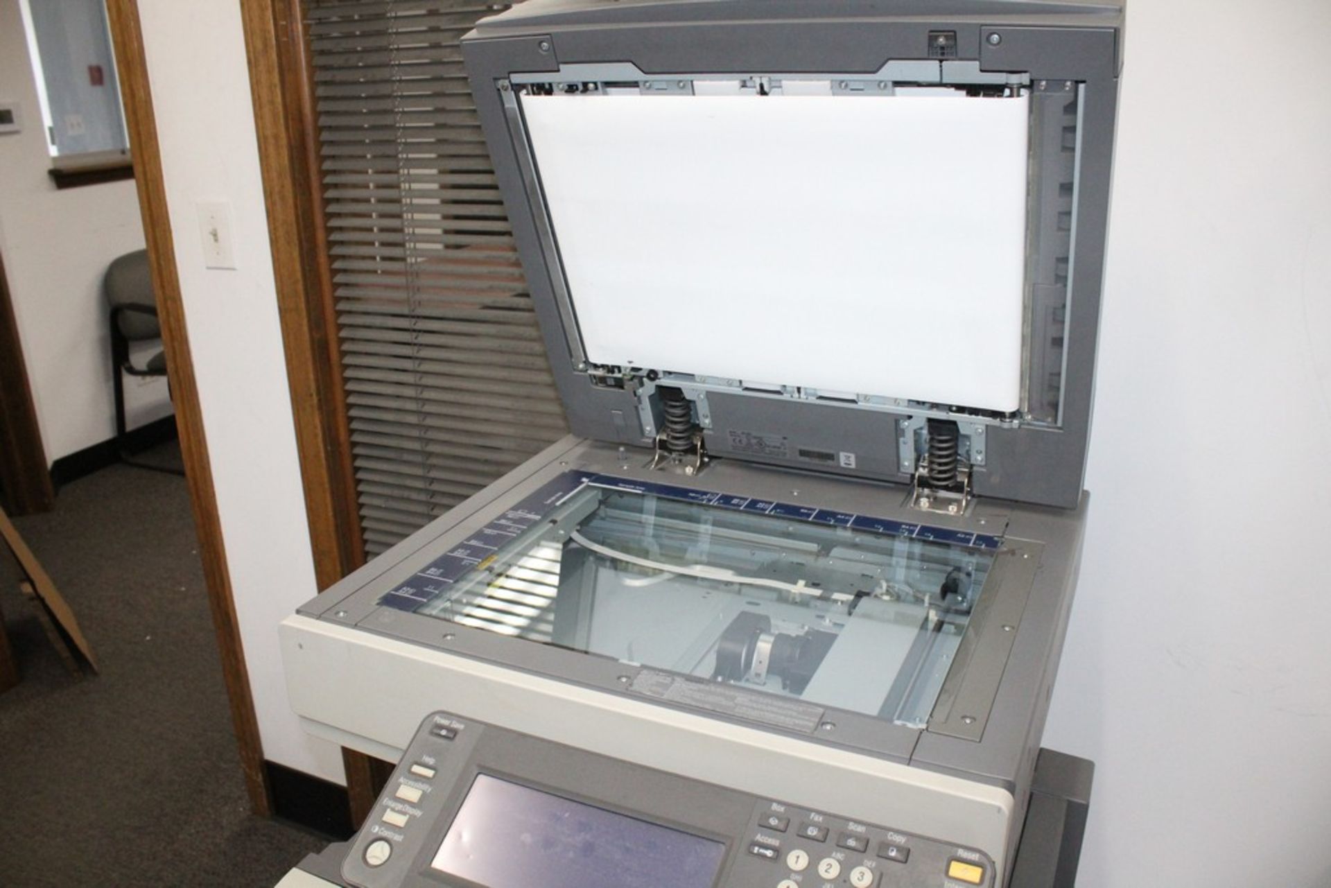 KONICA MINOLTA BIZHUB C351 COLOR COPIER, WITH FOUR PAPER TRAYS - Image 6 of 7