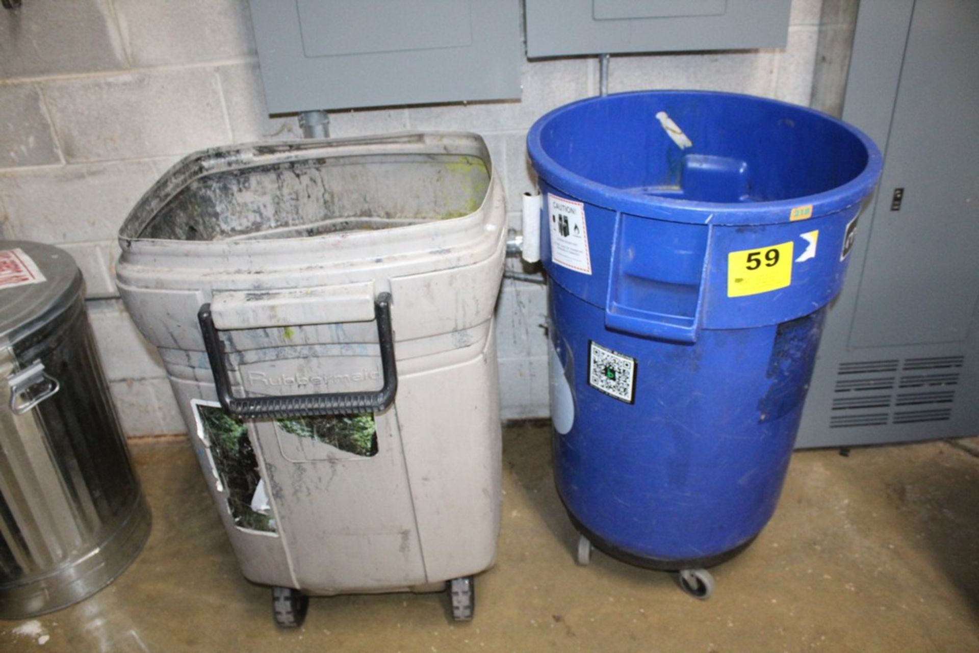 (2) LARGE PORTABLE GARBAGE CANS