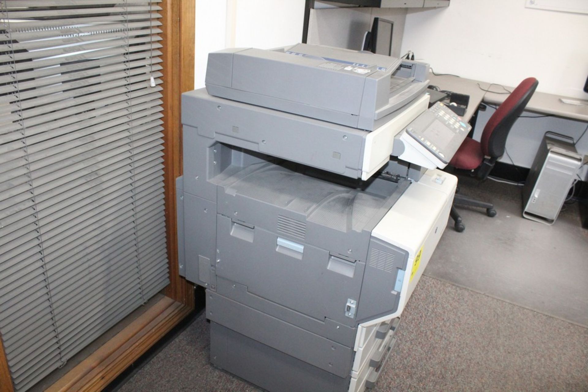 KONICA MINOLTA BIZHUB C351 COLOR COPIER, WITH FOUR PAPER TRAYS - Image 7 of 7