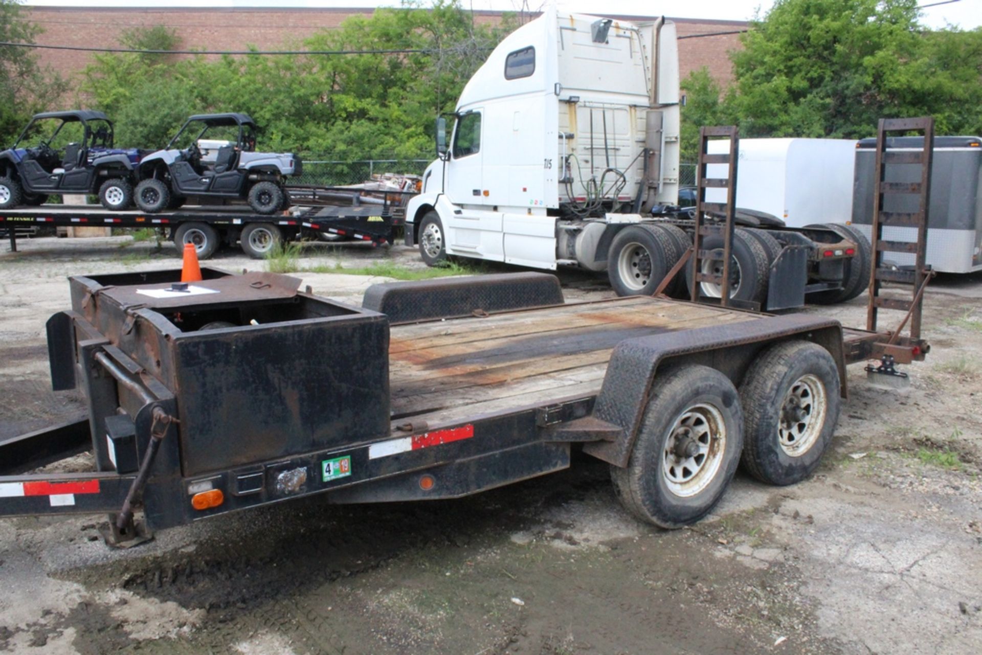 2004 Trailer, Wood Deck 12' X 7', Tandem Axle, With Bobtail Ramps And Storage Box, Vin - Image 6 of 7