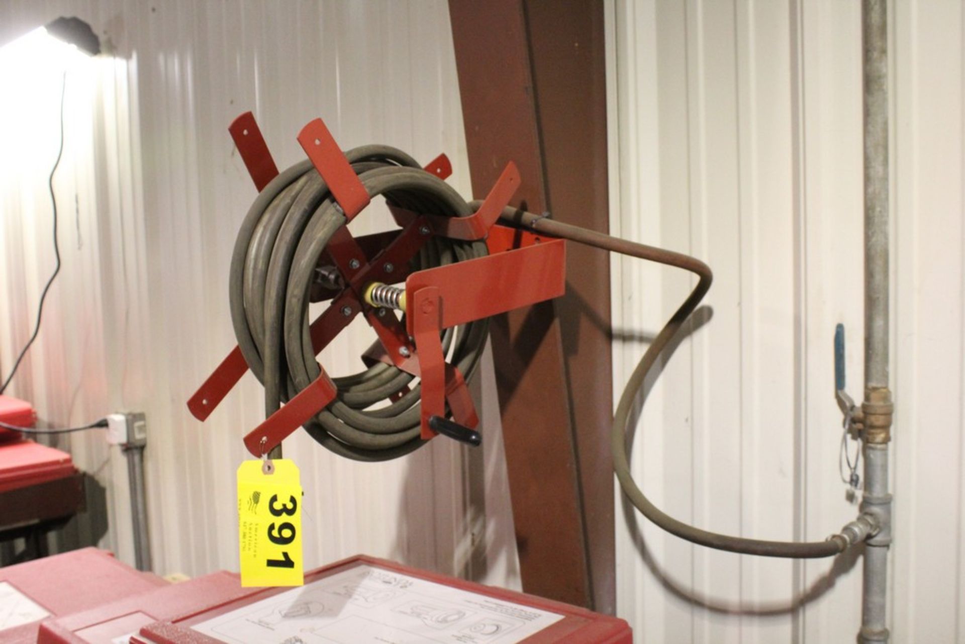 PNEUMATIC HOSE WITH REEL