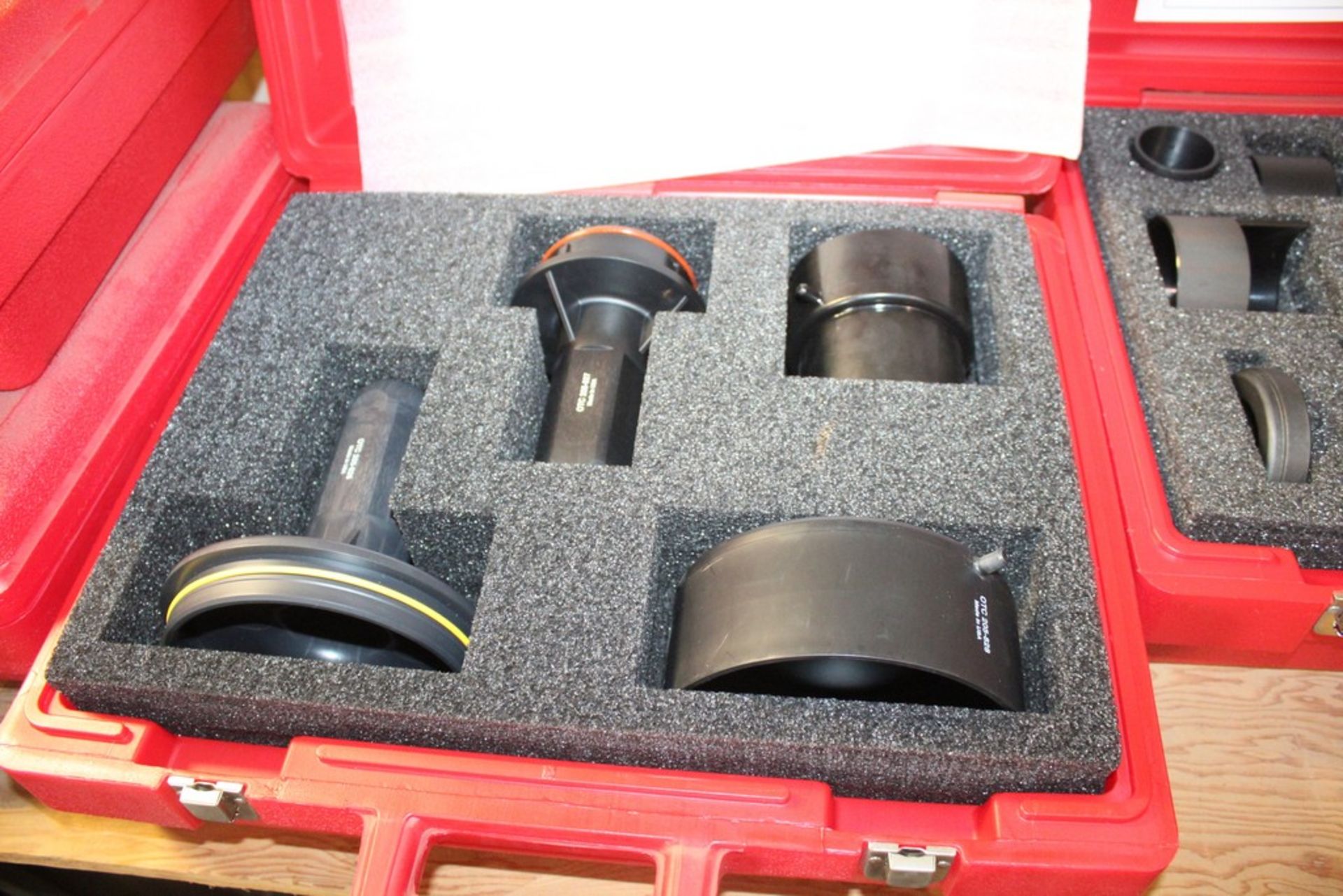 FORD ROTUNDA ESSENTIAL SERVICE TOOL SET-TKIT-2005P-F IN THREE CASES - Image 4 of 6