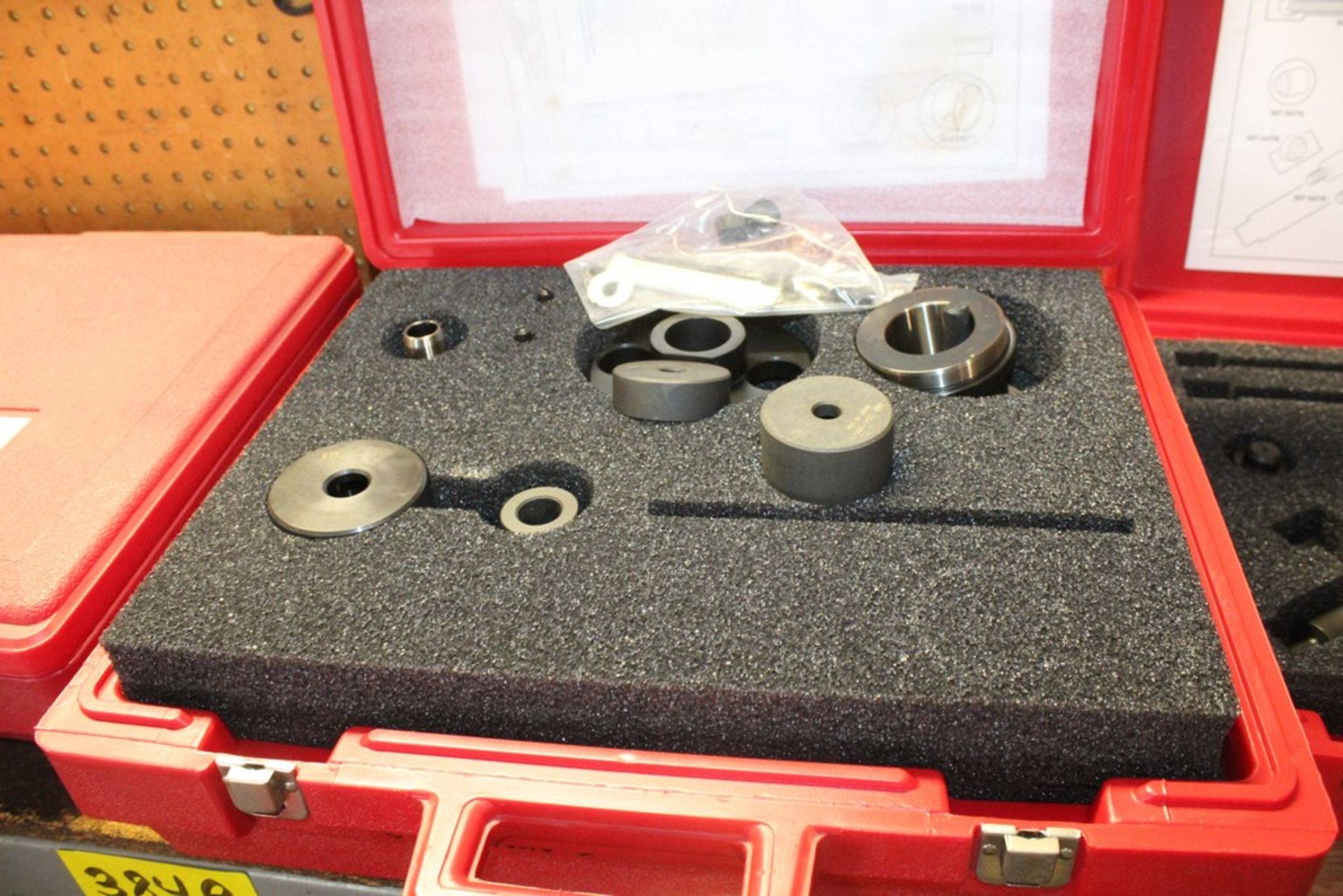 FORD ROTUNDA ESSENTIAL SERVICE TOOL SET-TKIT-2005D2-F IN THREE CASES - Image 4 of 5