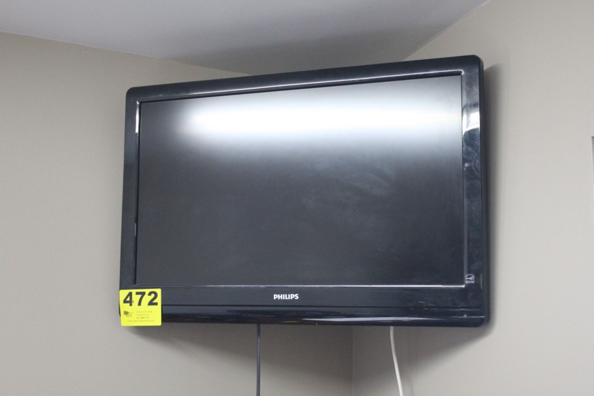 PHILIPS 31" TELEVISION WITH BRACKET AND REMOTE