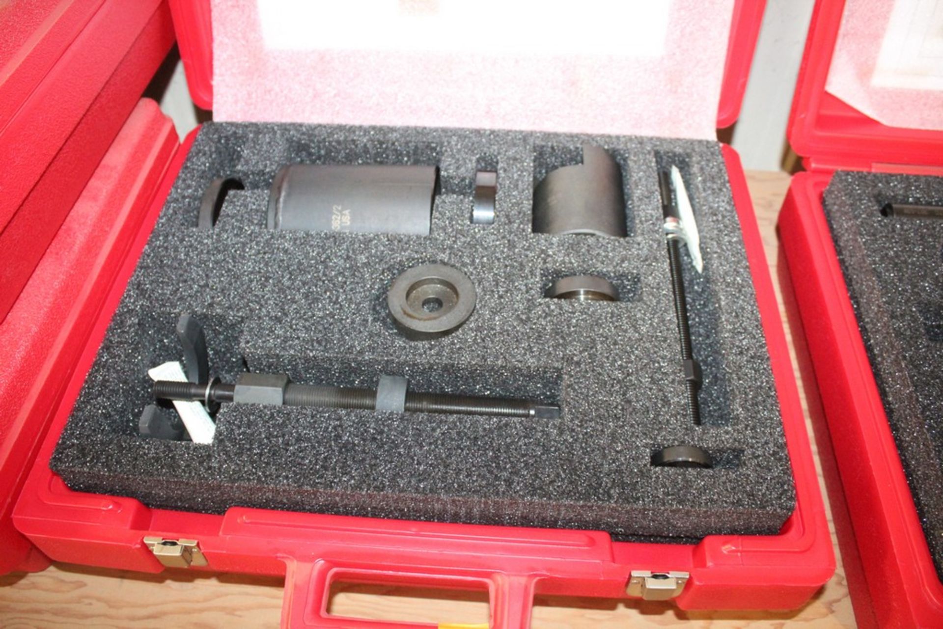 FORD ROTUNDA ESSENTIAL SERVICE TOOL SET-TKIT-2005D1-F IN FOUR CASES - Image 4 of 6