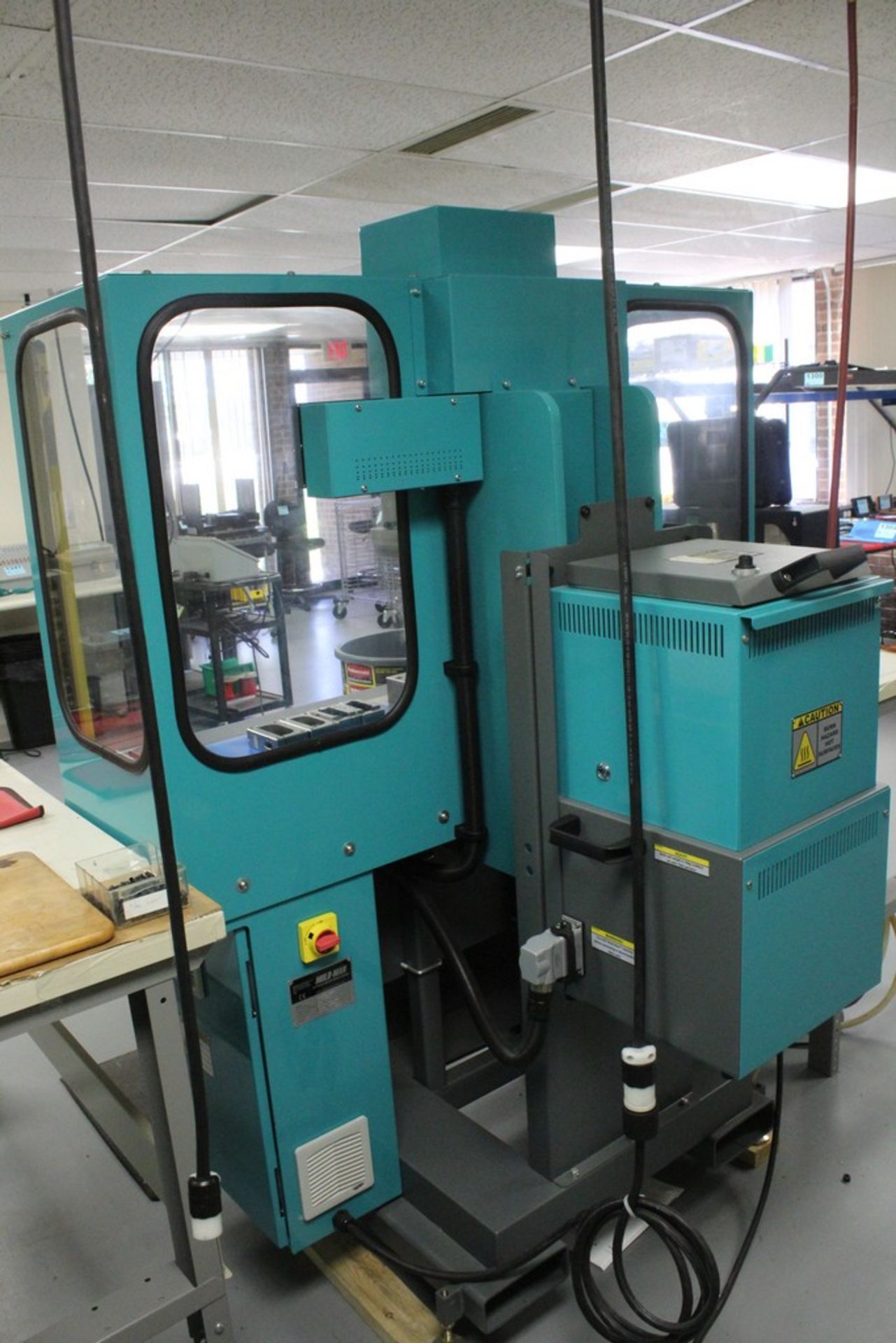 MOLD-MAN 2 TON MODEL 6200 LOW-PRESSURE INJECTION MOLDING MACHINE, S/N 62-02-0061 (NEW 2015), SHUTTLE - Image 7 of 14