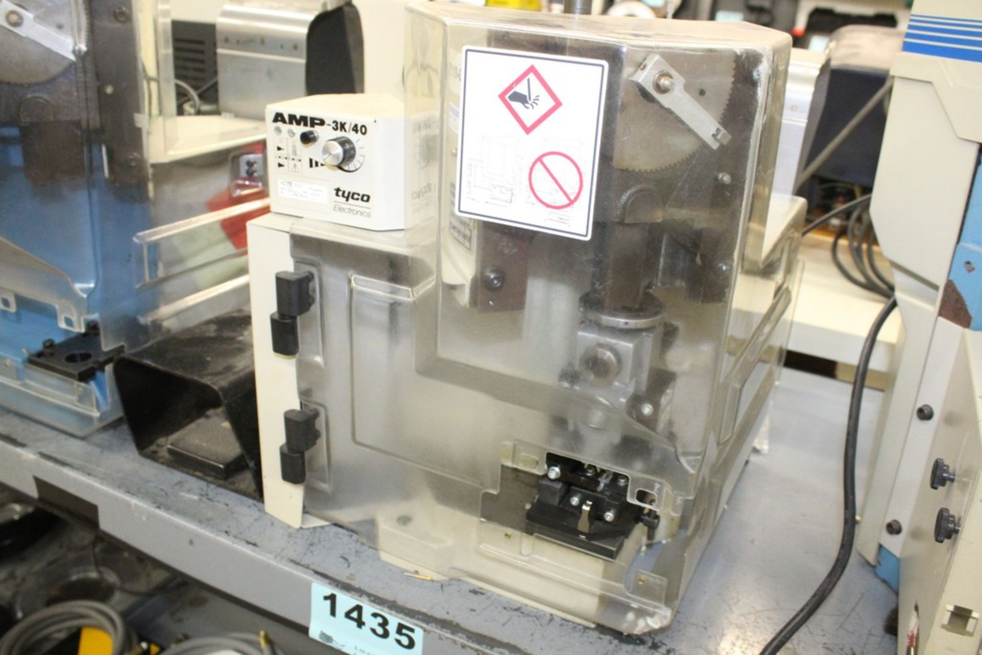 AMP MODEL 3K/40 DIGITAL TERMINATING MACHINE - Image 2 of 2