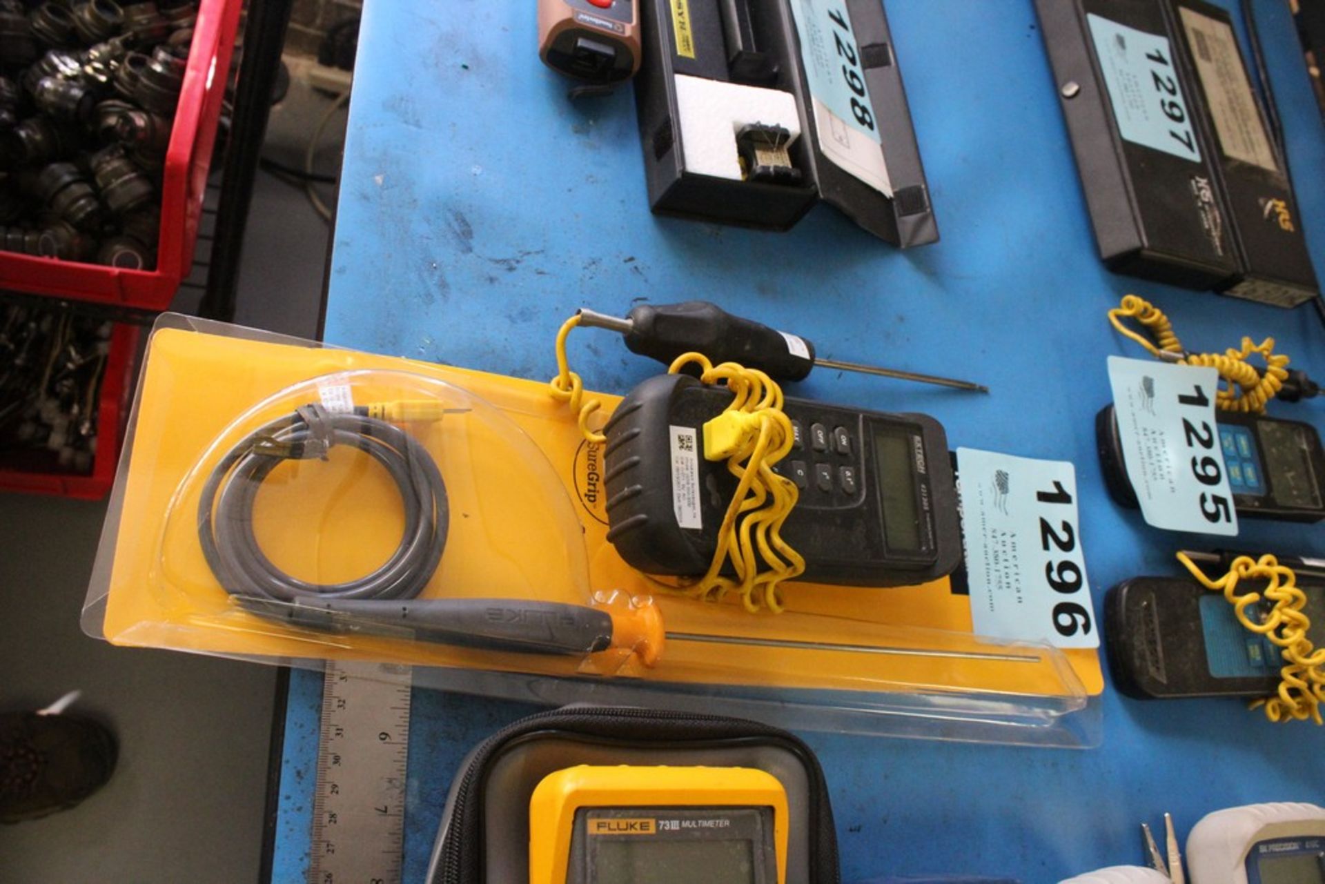 EXTECH THERMOMETER AND FLUKE TEMPATURE PROBE