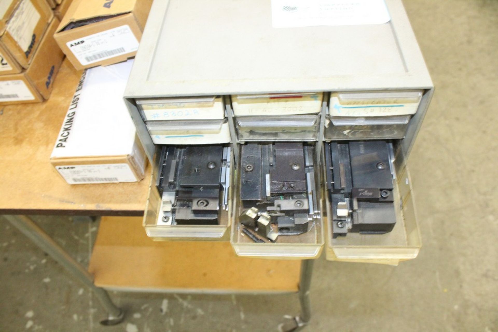 CRIMPER DIES IN 15-SLOT CABINET - Bild 2 aus 2