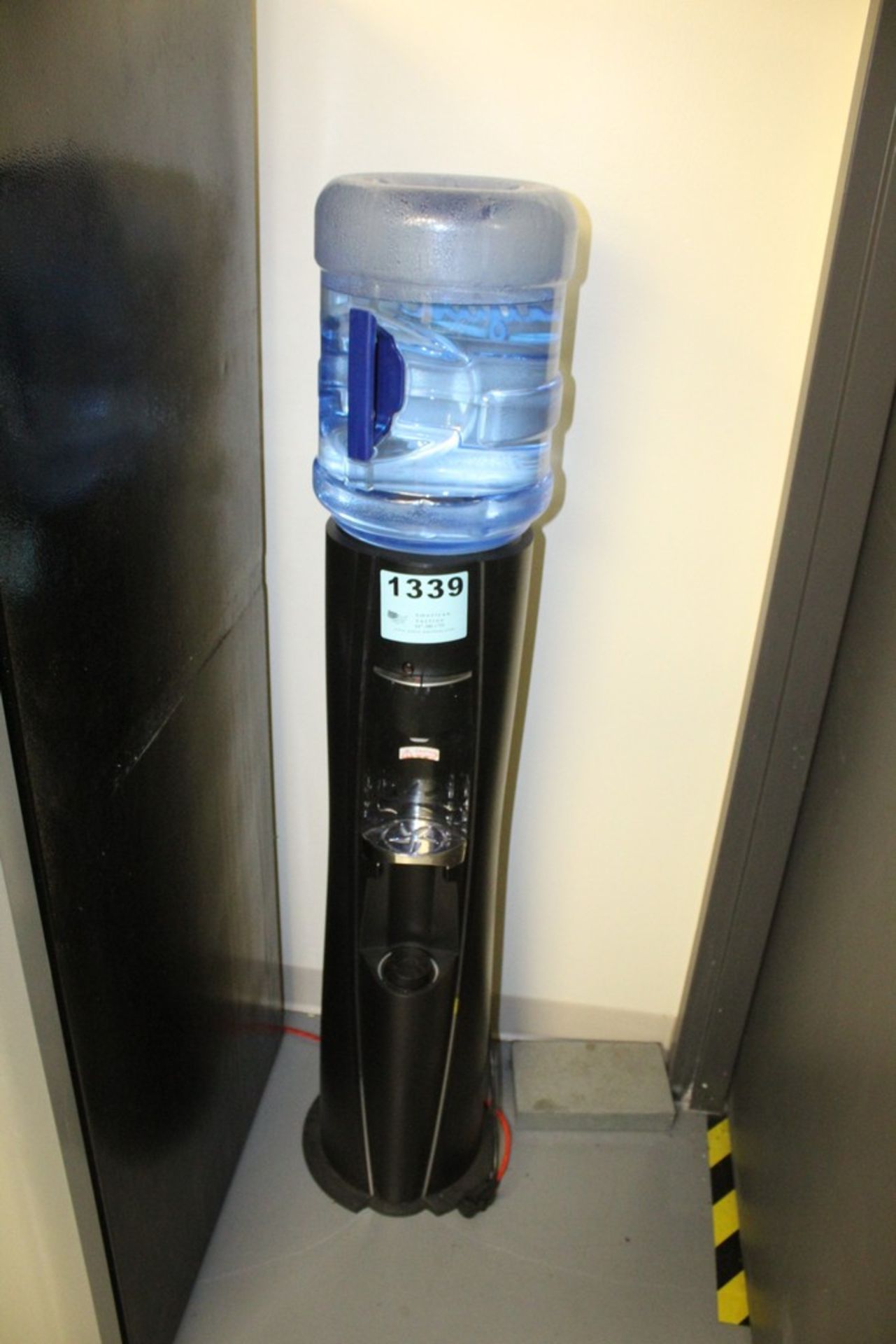 ELECTRIC COLD/HOT WATER DISPENSER