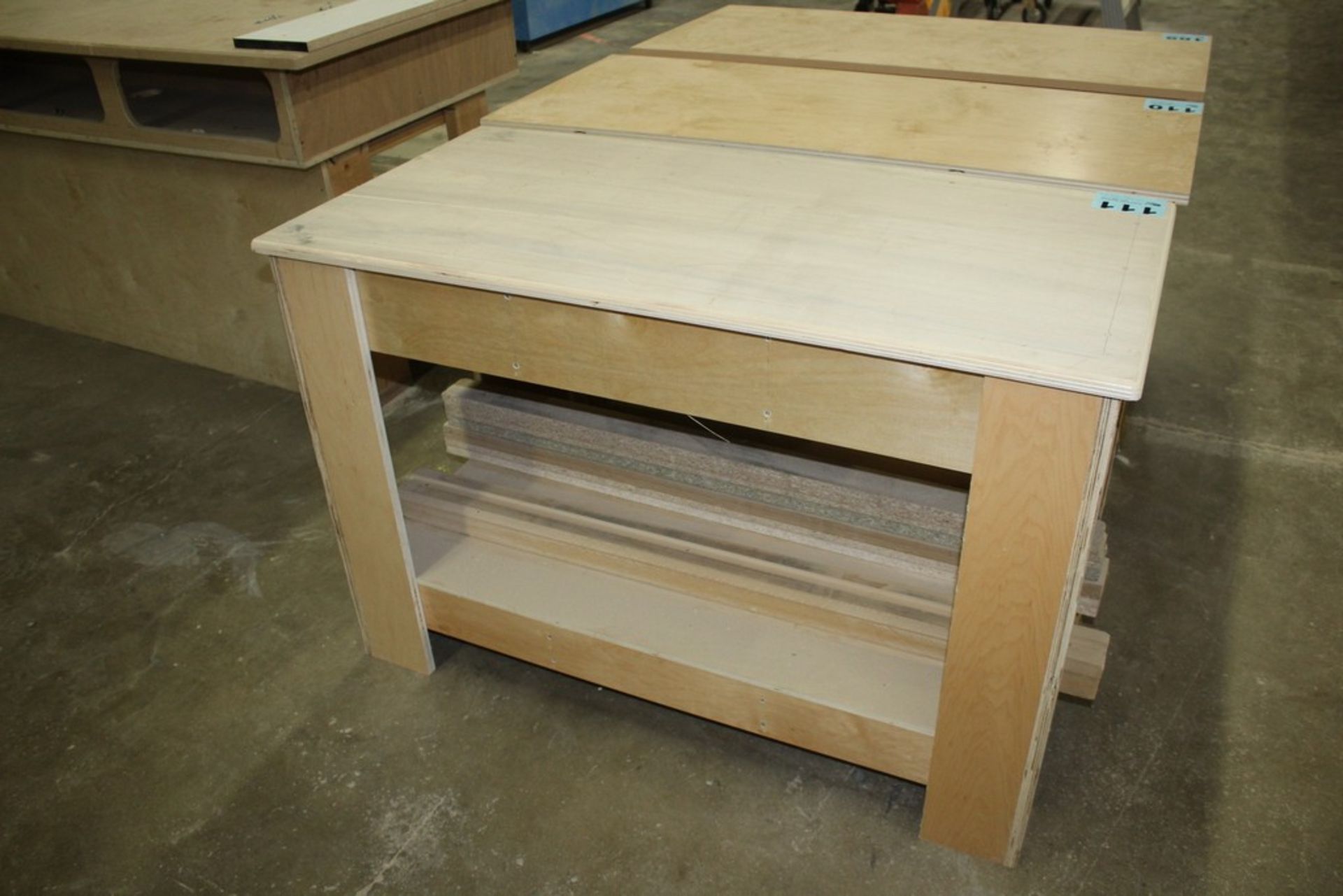 HD WOOD WORK BENCH 48" X 24" X 32"