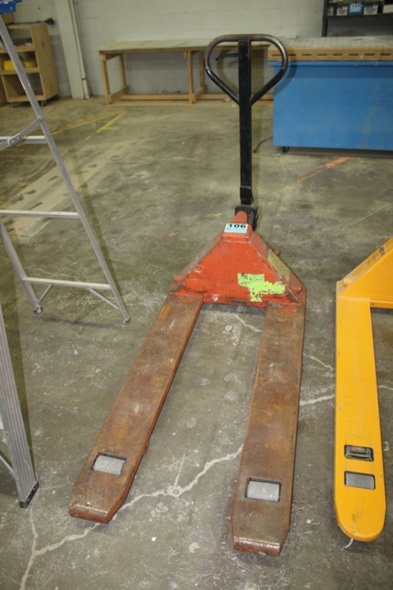 FLO LIFT HYDRAULIC PALLET TRUCK 5,000 LB CAPACITY