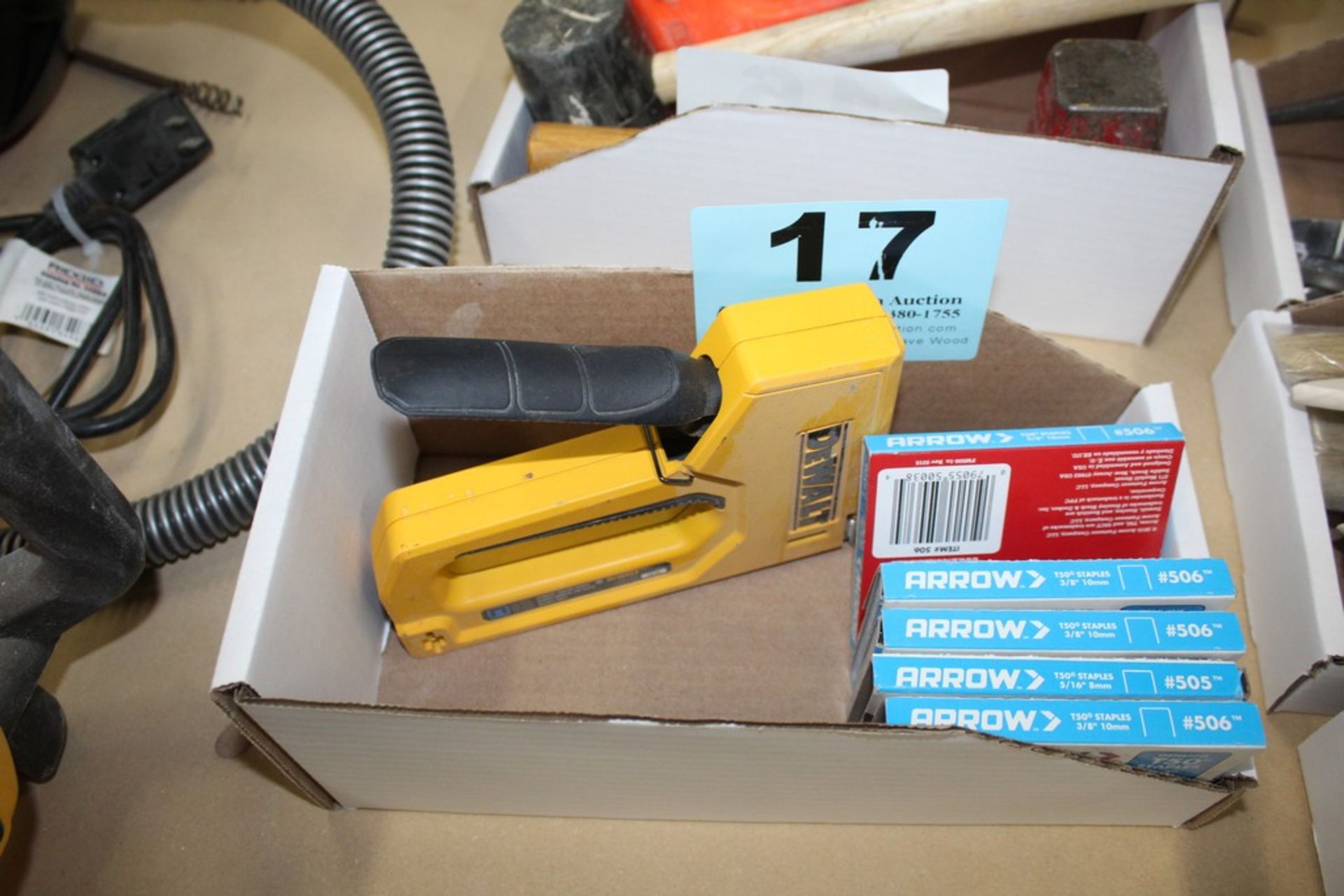 DEWALT COMPACT STAPLER WITH STAPLES