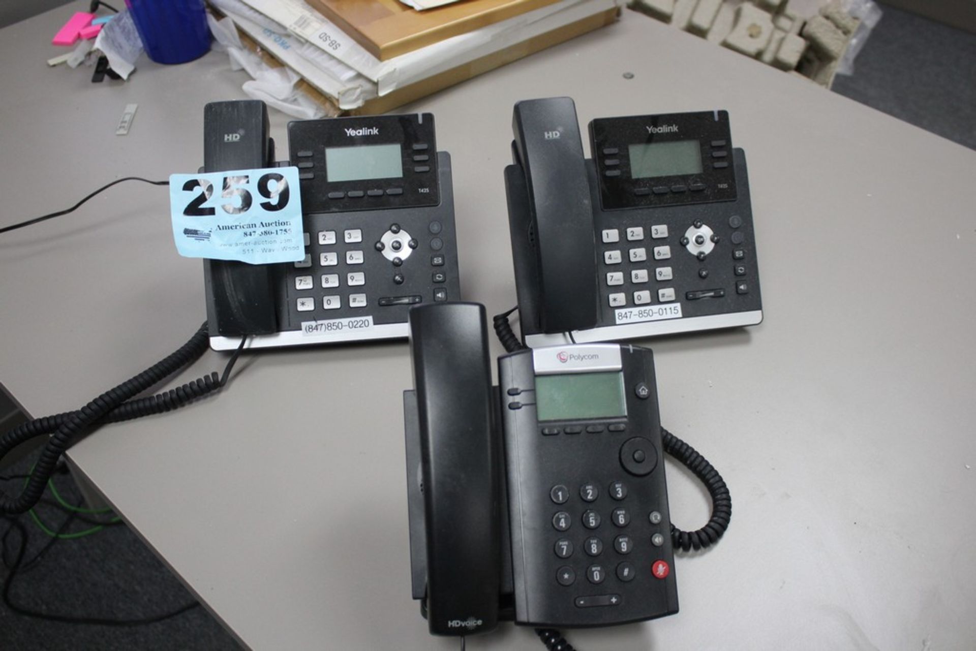 (3) PHONES (2) YEALINK T425 AND (1) POLYCOM