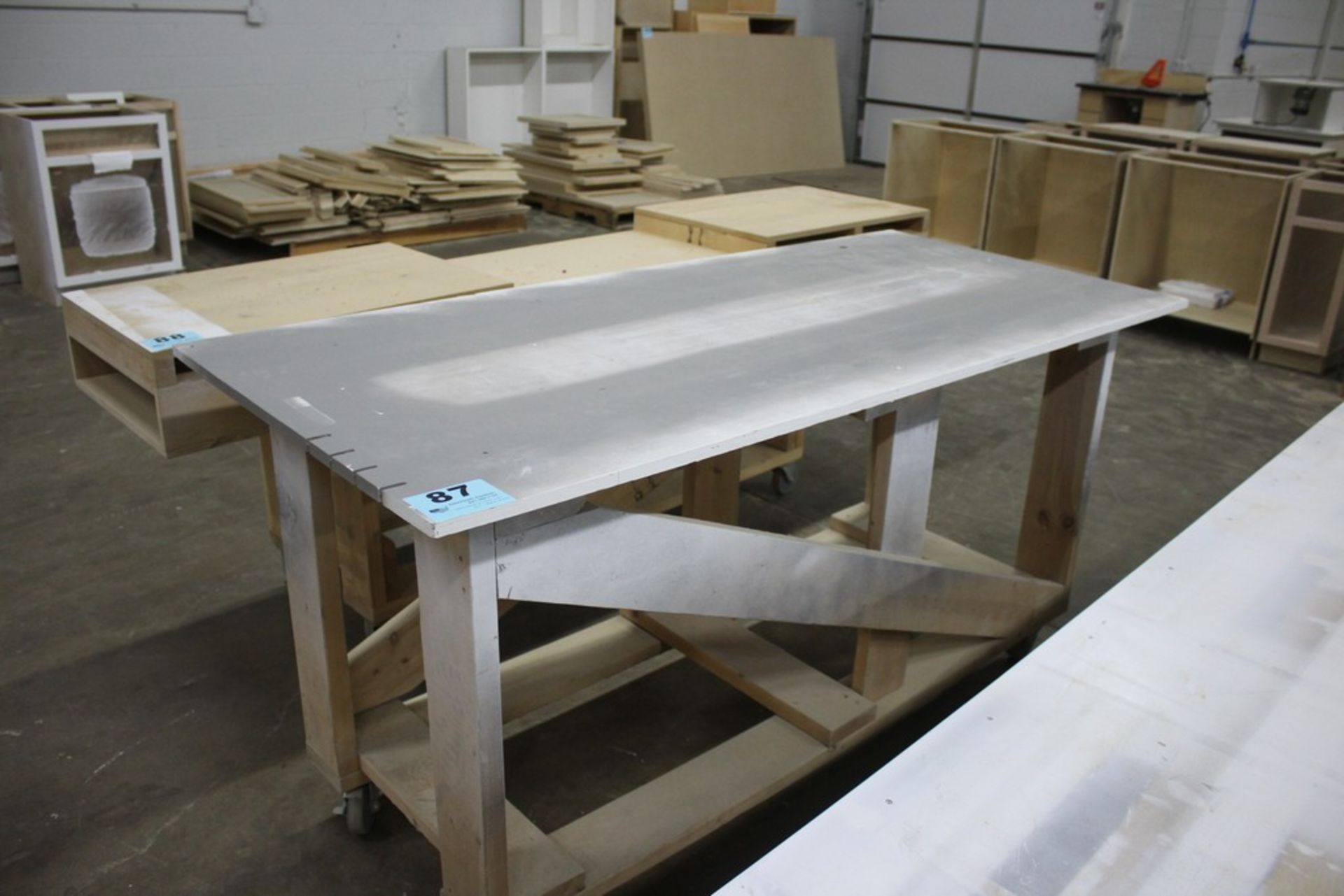 PORTABLE TABLE 72" X 32" X 36"