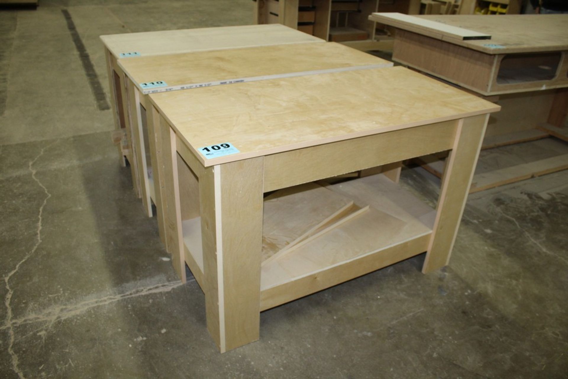 HD WOOD WORK BENCH 49" X 24" X 32"