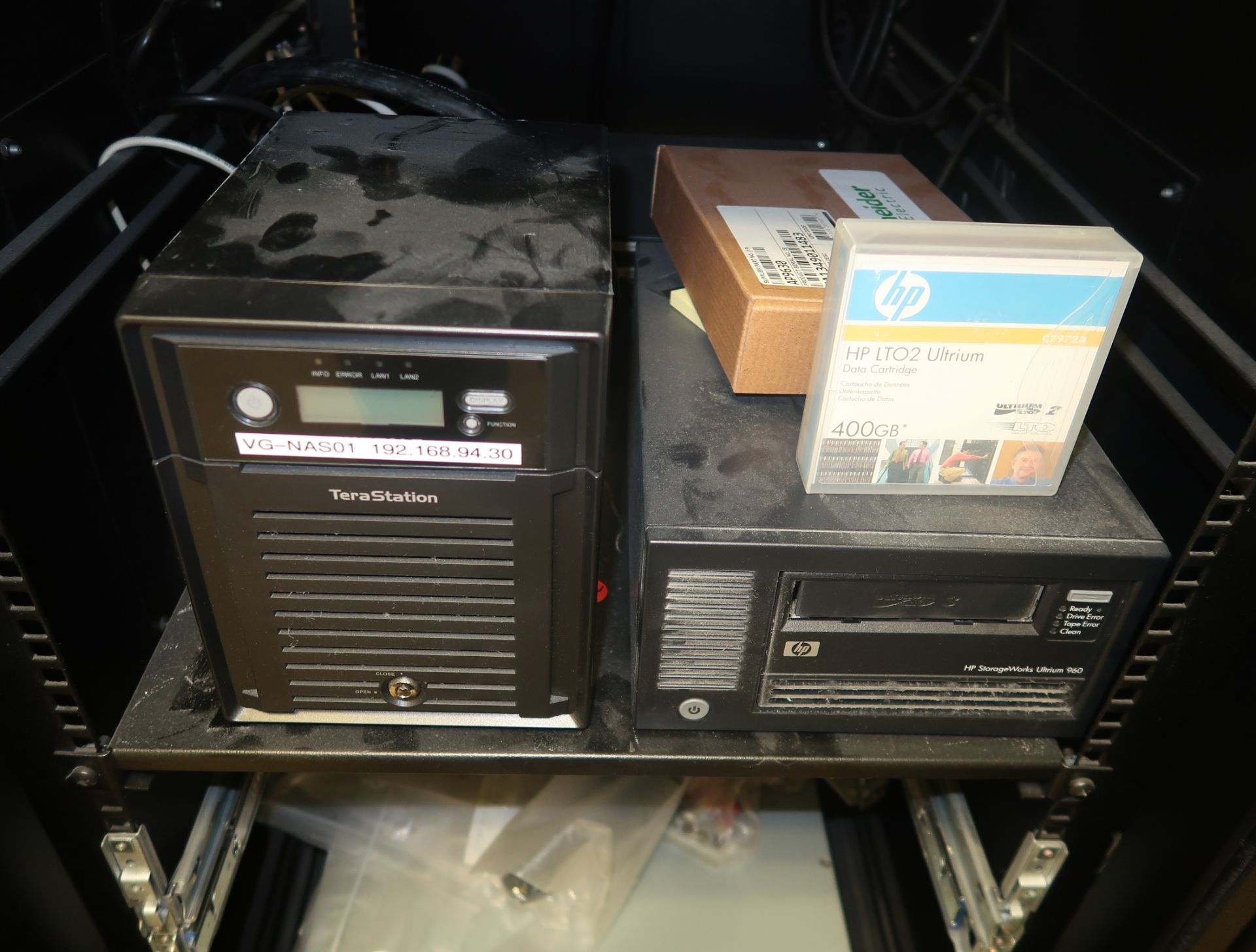 EVS ELECTRONICS CABINET W/BELKIN KVM, TERA STATION, HP STORAGE WORKS ULTRIUM 960 & APC BATTERY - Image 4 of 5