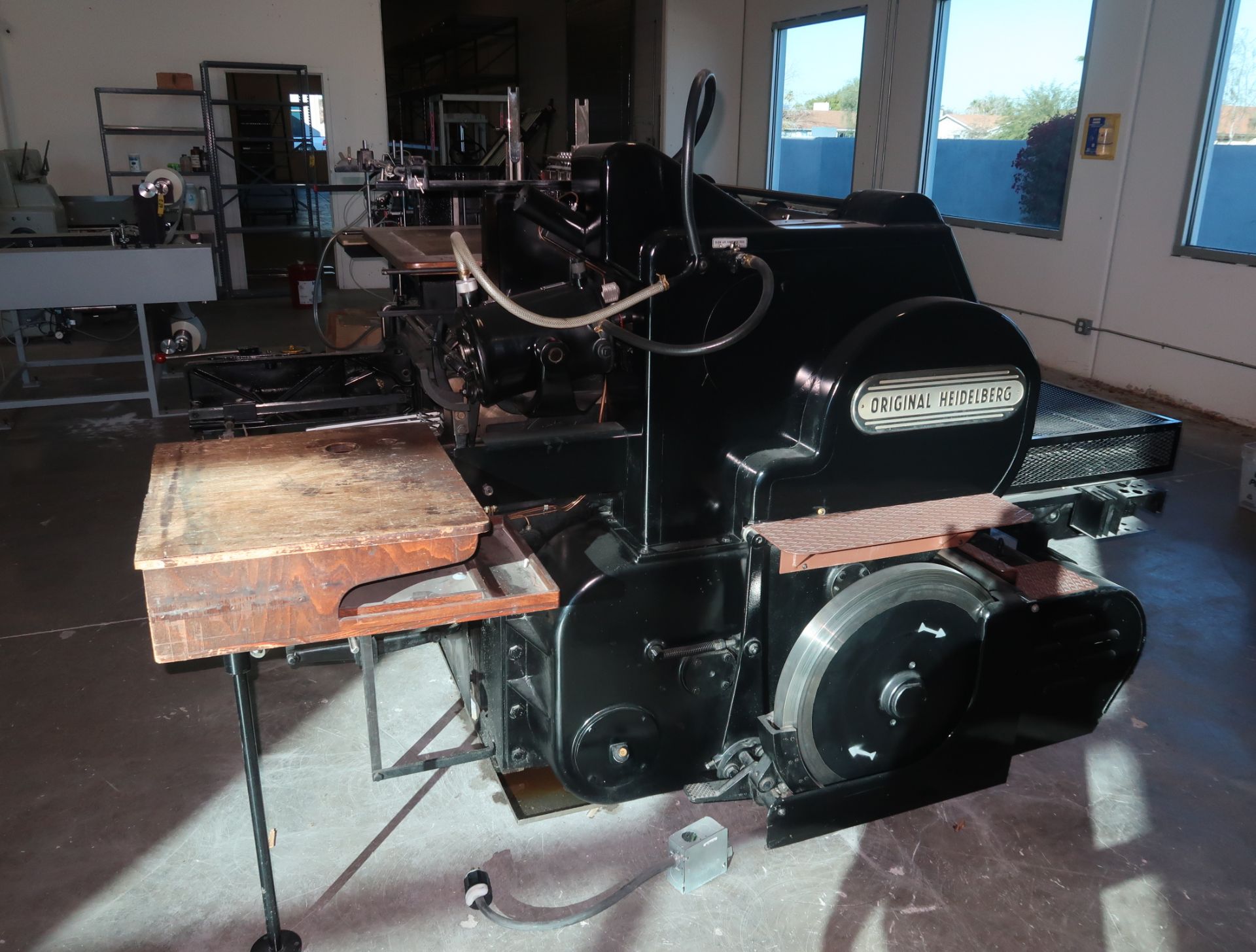 HEIDELBERG MDL. SBG 56CM X 77CM/22" X 30 1/4" CYLINDER PRESS W/FRAMES & TABLE SN. 25124 - Image 6 of 9