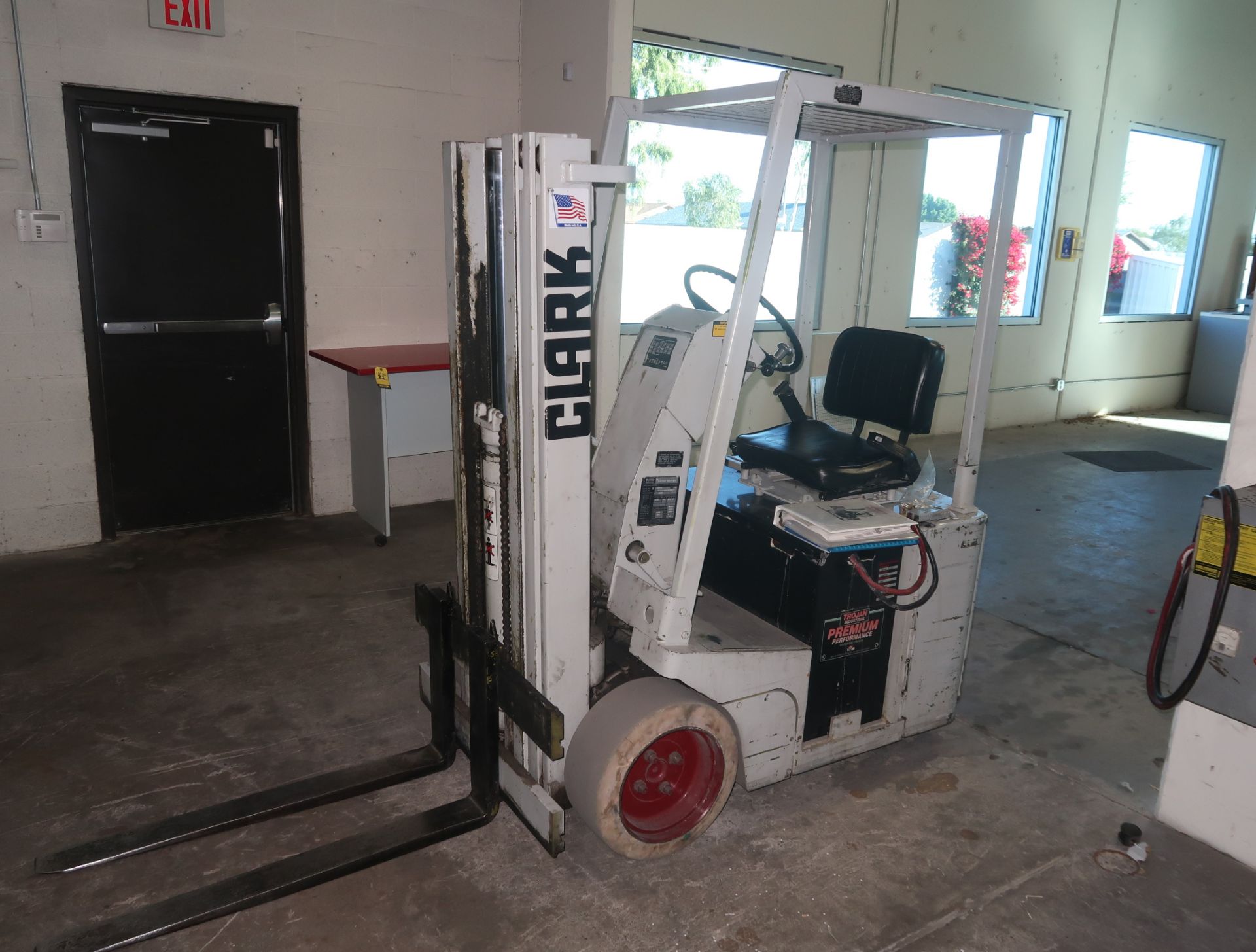 CLARK MDL. TW258, 2300# ELECTRIC FORKLIFT, TILT, LOW-MAST