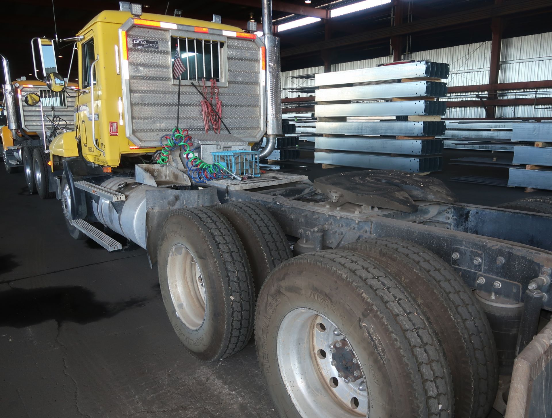 1998 MACK CH613 TANDEM AXLE TRUCK TRACTOR, VIN. 1M1AA13Y2WW086460, 419,325 MILES - Image 4 of 19