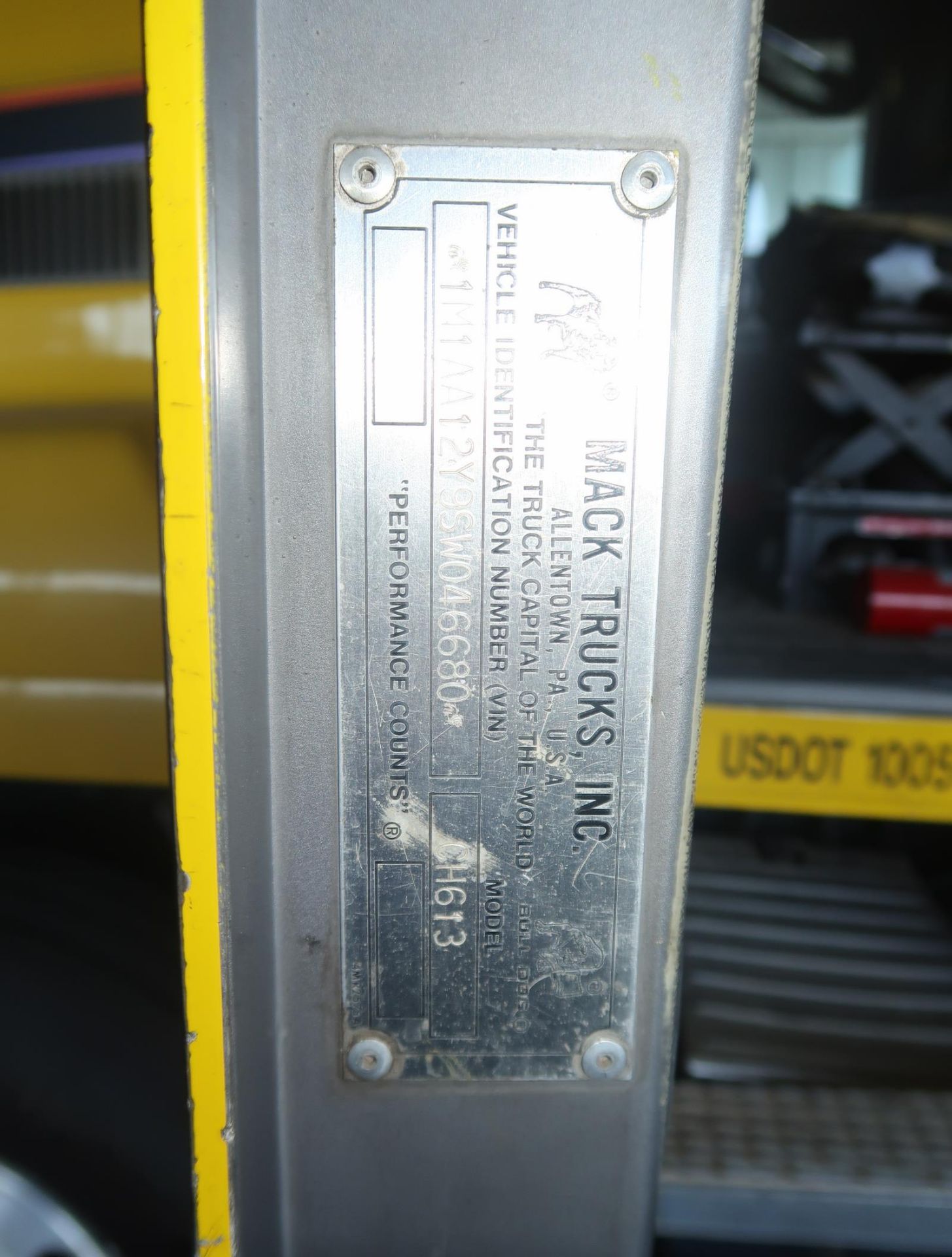 1994 MACK CH613 TANDEM AXLE TRUCK TRACTOR, VIN. 1M1AA12Y95W046680, ODOMETER SHOWS 42,167 REPLACED - Image 6 of 24