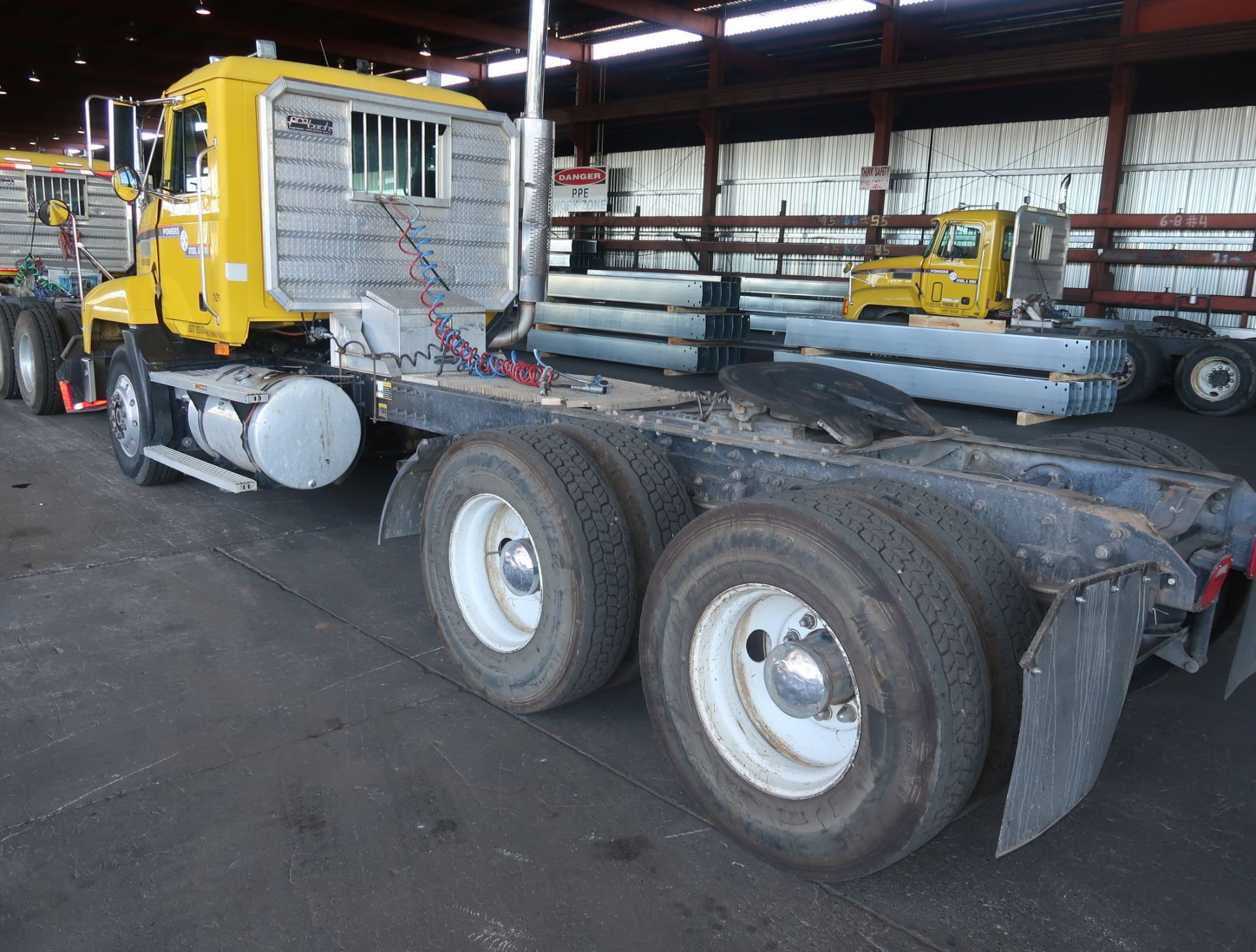 1996 MACK CH613 TANDEM AXLE TRUCK TRACTOR, VIN. 1M1AA12Y5VW071824, ODOMETER SHOWS 45,123 DASH WAS - Image 13 of 20