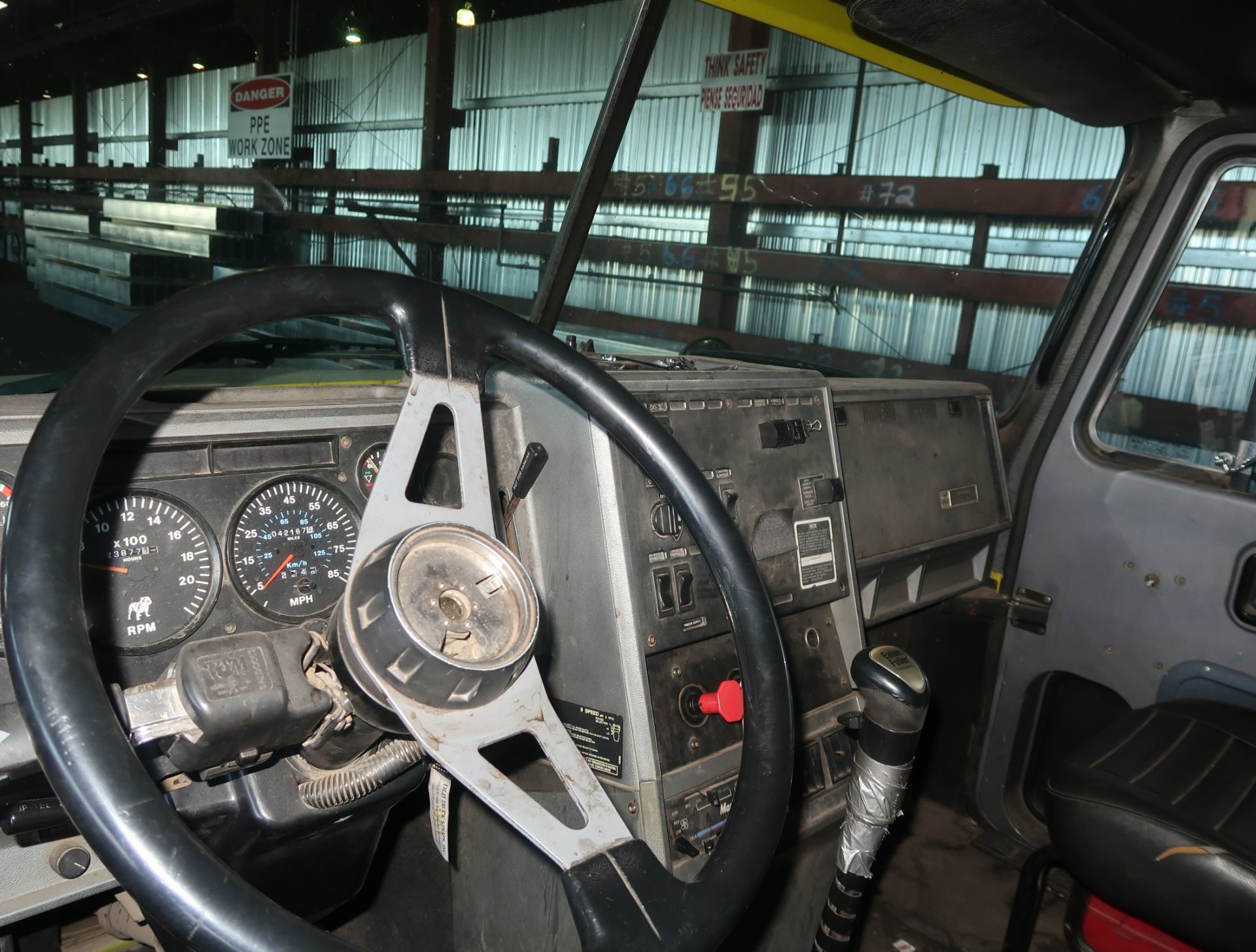 1994 MACK CH613 TANDEM AXLE TRUCK TRACTOR, VIN. 1M1AA12Y95W046680, ODOMETER SHOWS 42,167 REPLACED - Image 11 of 24