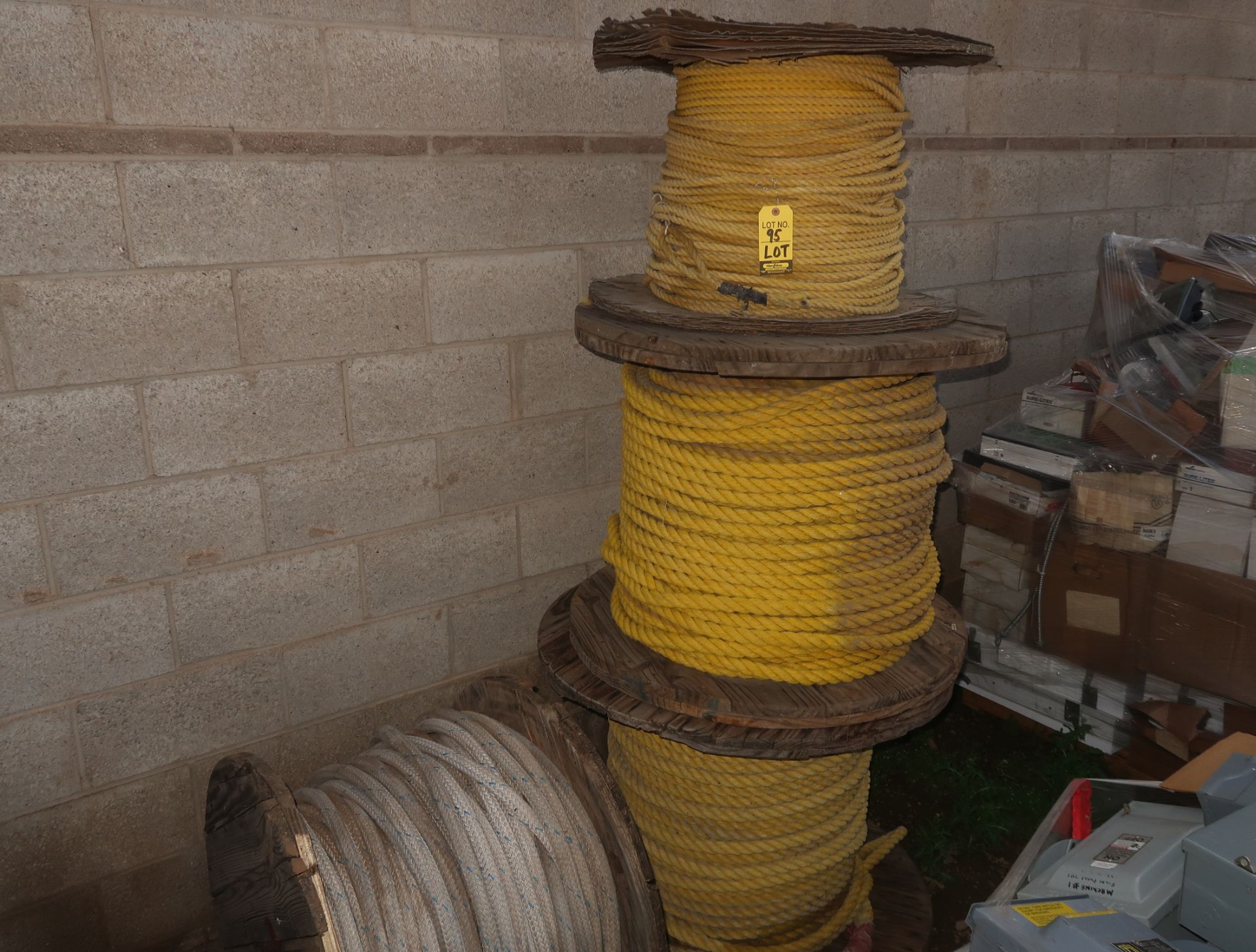 NYLON SPOOL OF ROPE