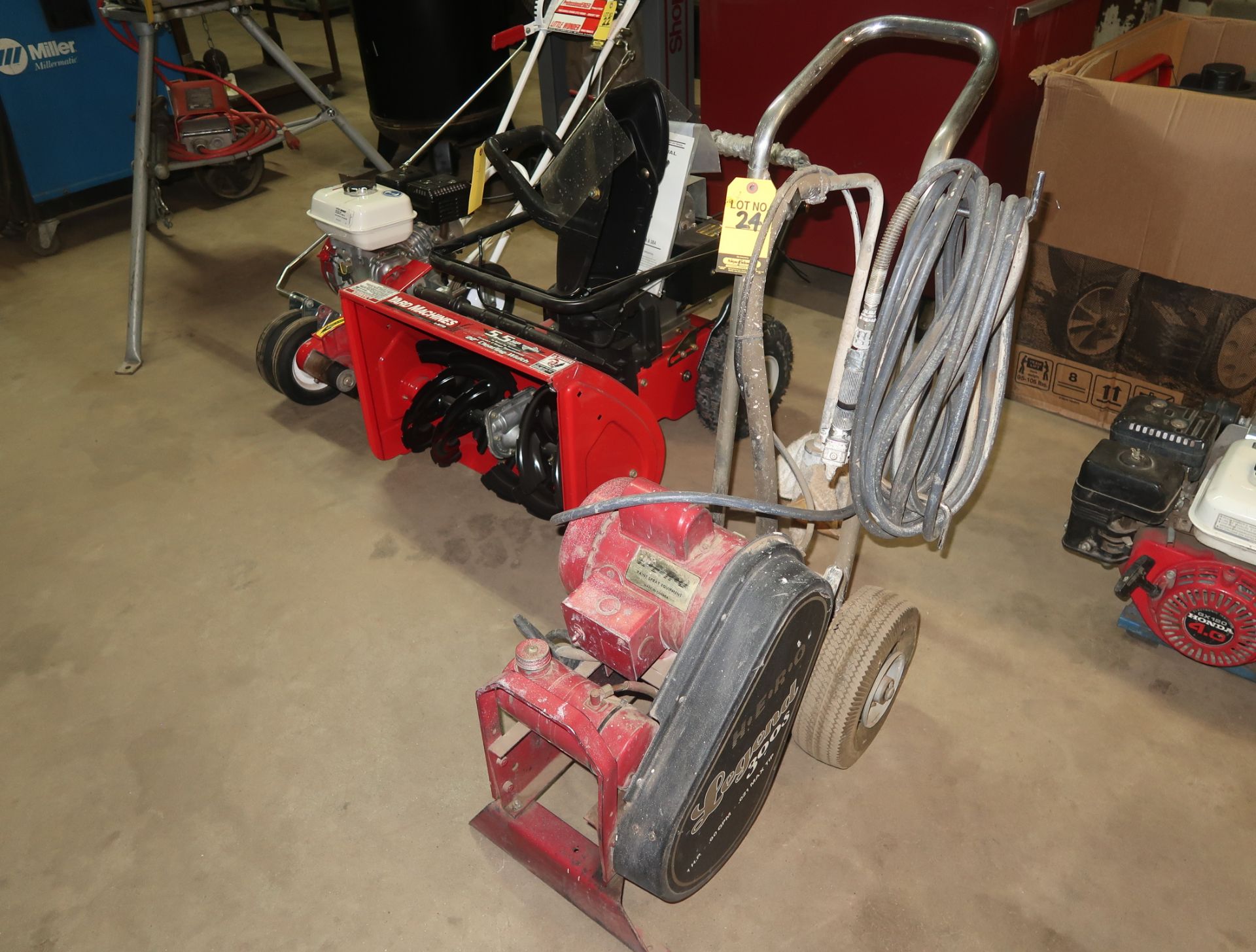 HERO PORTABLE, GAS OPERATED PAINT SPRAYER - Image 2 of 2