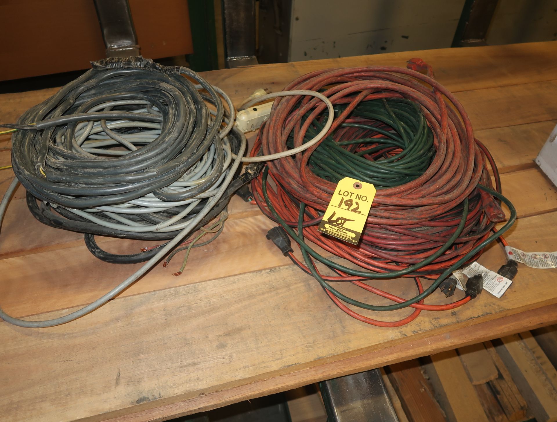 LOT ELECTRIC CORDS & EXTENSIONS