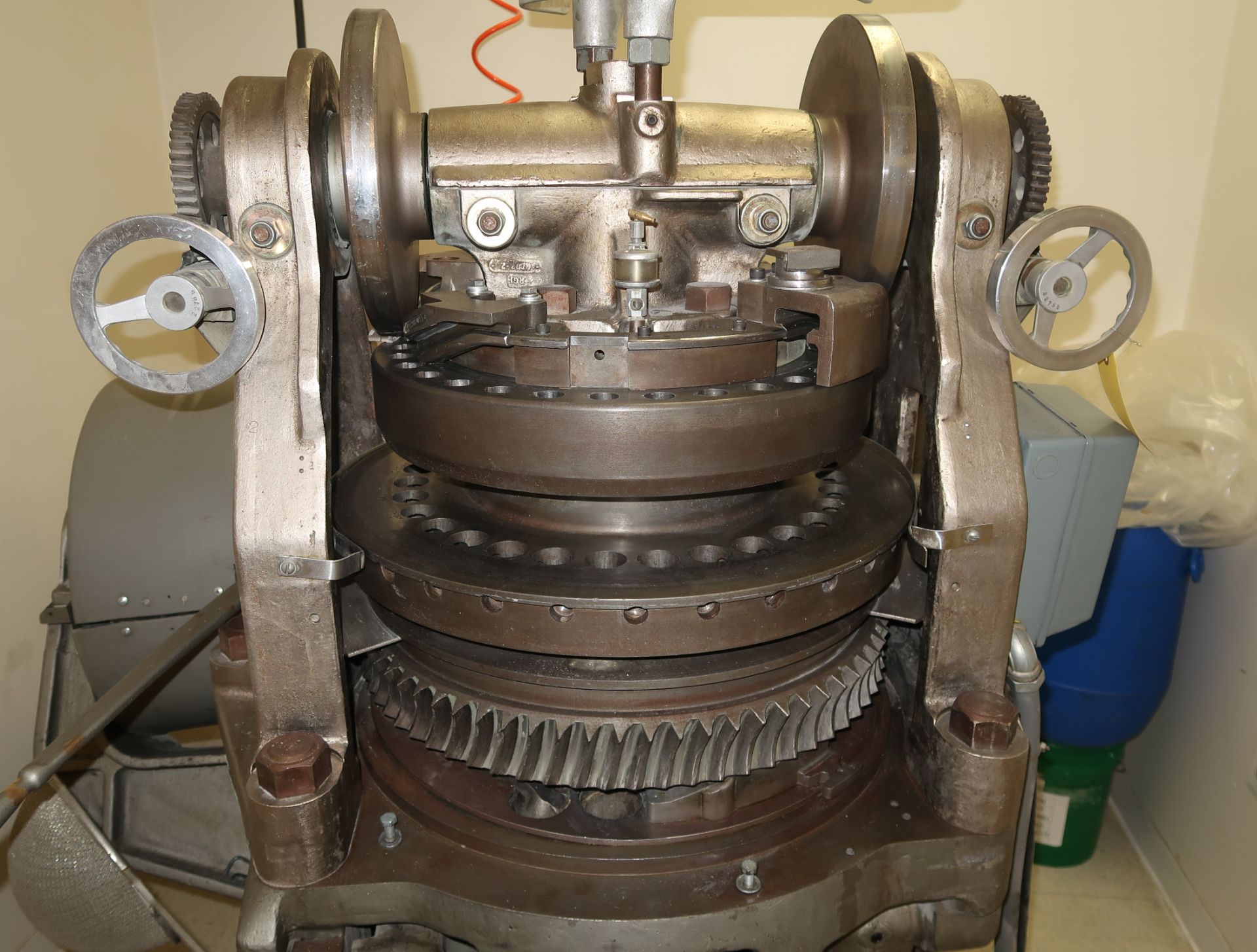 STOKES MDL. DD2 TABLET PRESS, 23 STATION ROTARY TABLET PRESS - Image 3 of 4