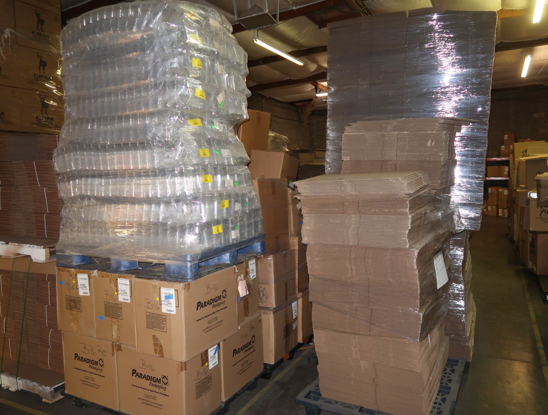 LOT DOUBLE ROW OF PACKAGING MATERIALS, BOXES, ETC. - Image 3 of 8