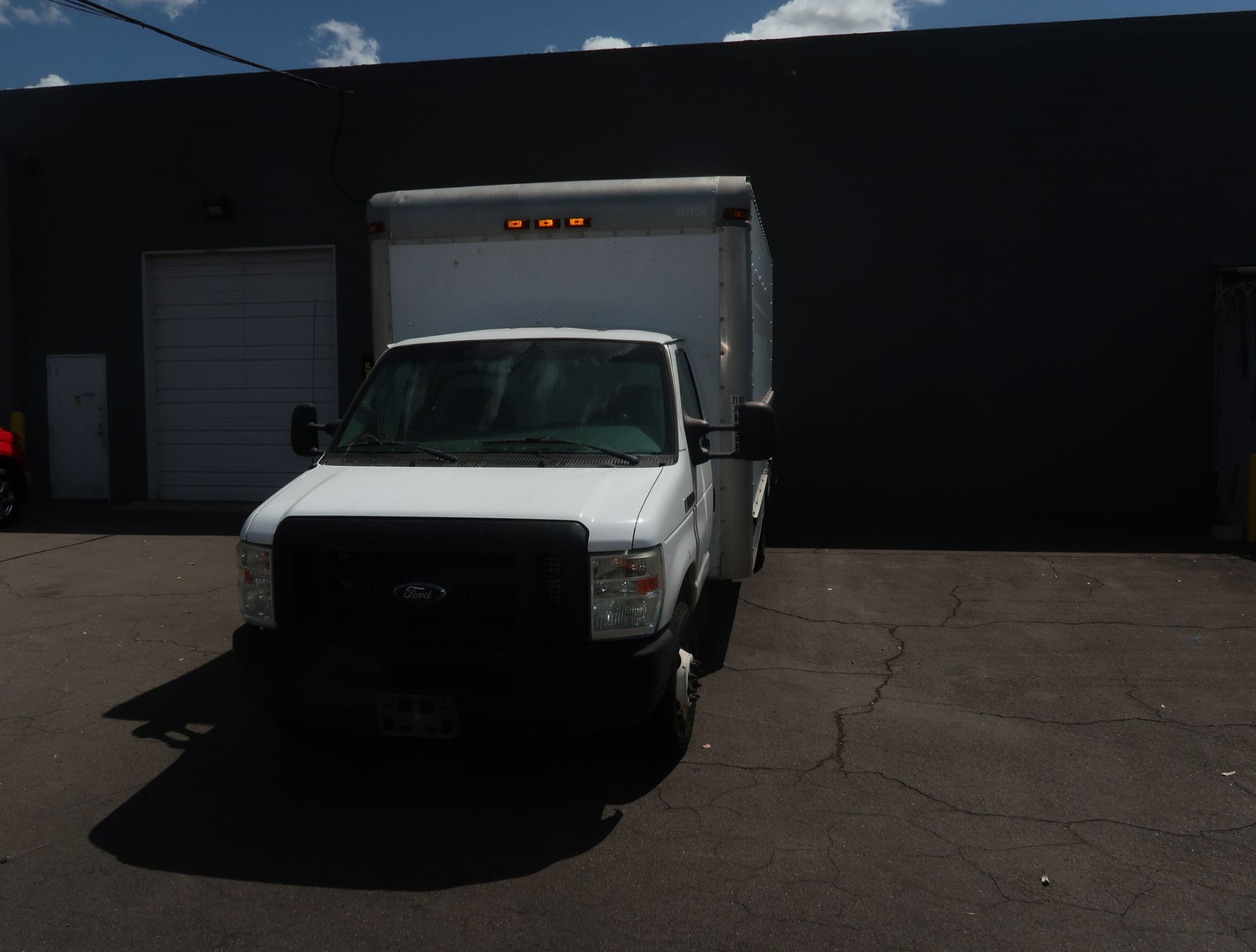 2008 FORD E-350 BOX VAN (TRUCK RUNS AND DRIVES, MORE INFO AVAILABLE SOON) - Image 5 of 7