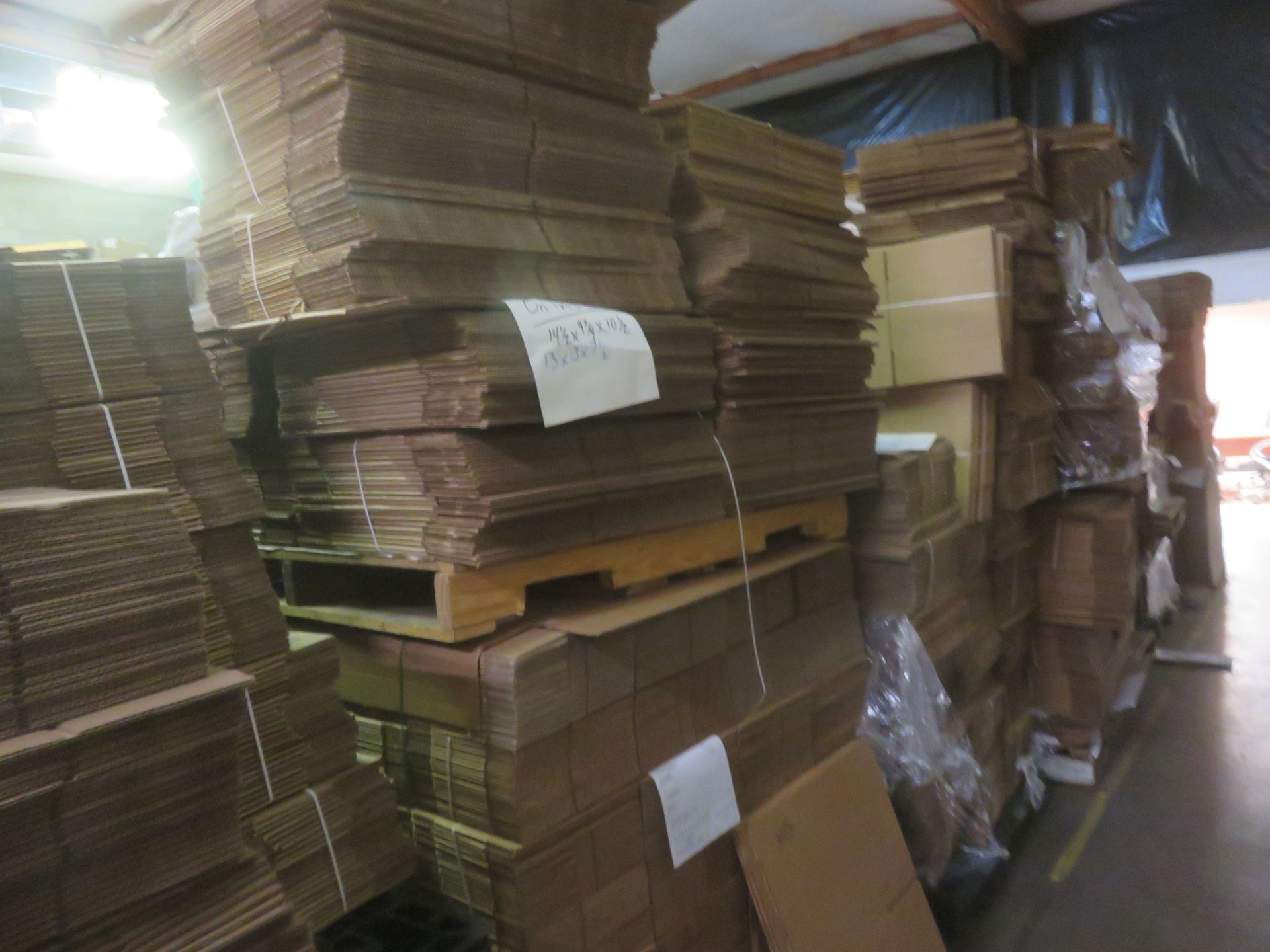 LOT DOUBLE ROW OF PACKAGING MATERIALS, BOXES, ETC. - Image 8 of 8