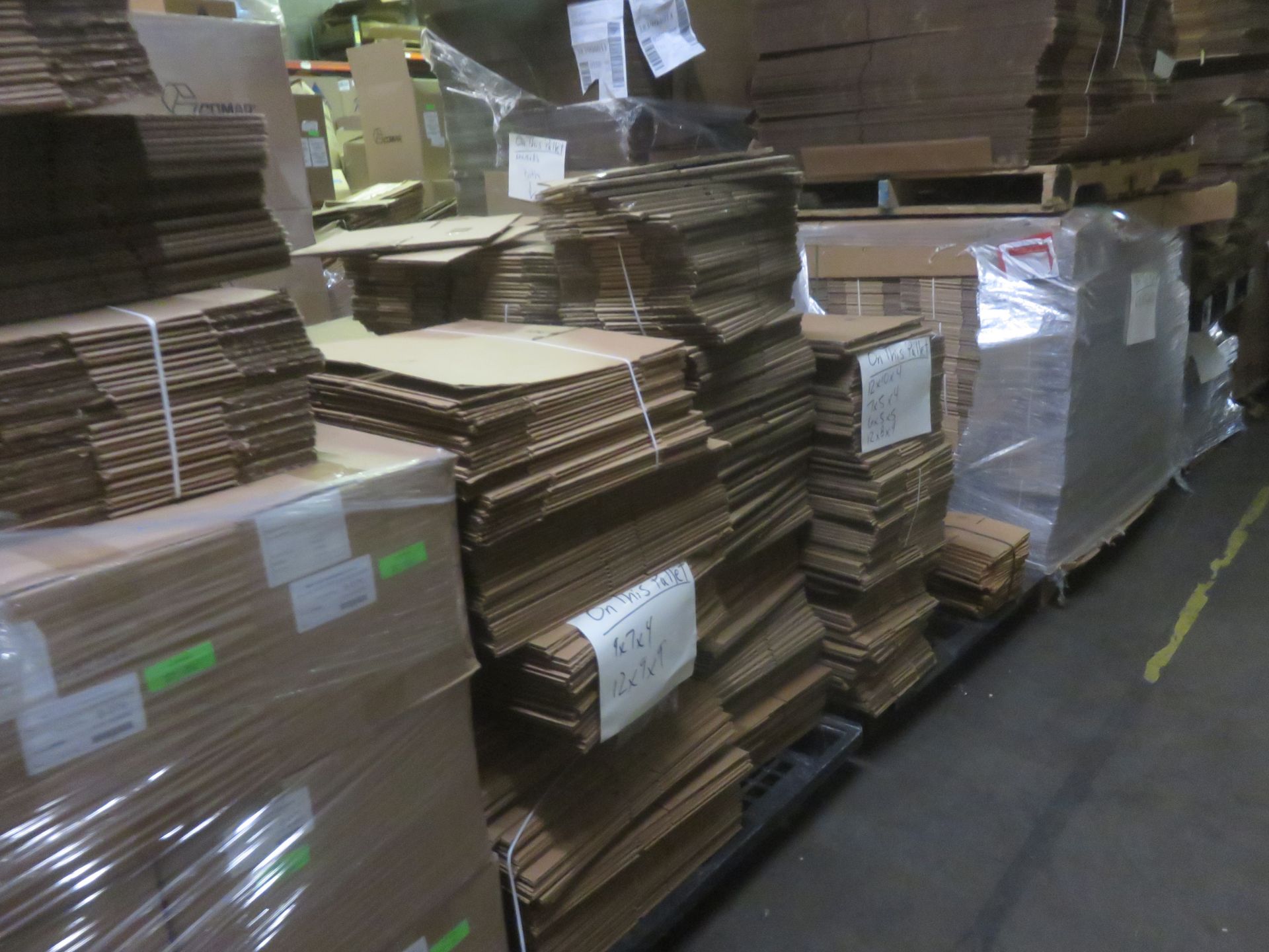 LOT DOUBLE ROW OF PACKAGING MATERIALS, BOXES, ETC. - Image 7 of 8