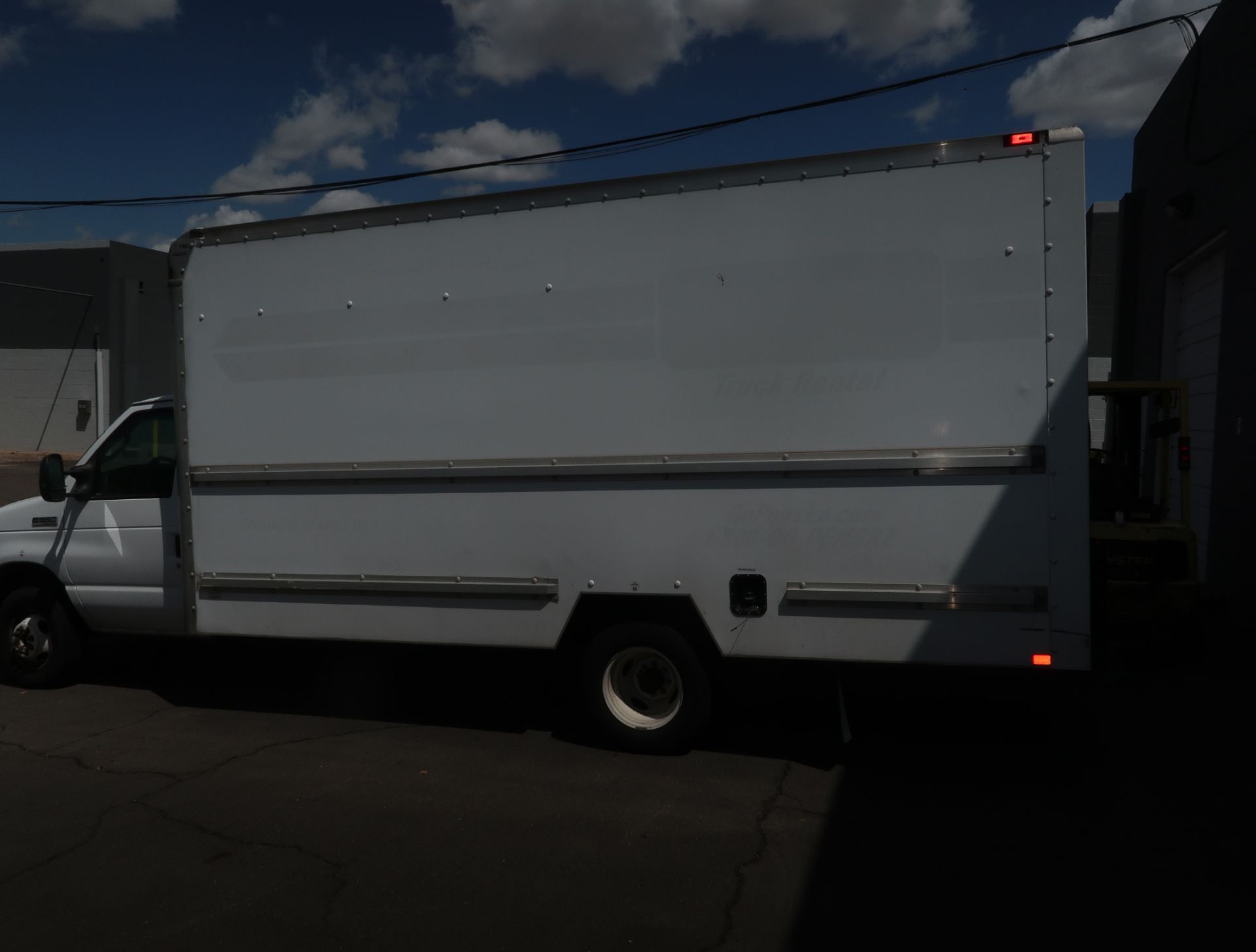 2008 FORD E-350 BOX VAN (TRUCK RUNS AND DRIVES, MORE INFO AVAILABLE SOON) - Image 4 of 7