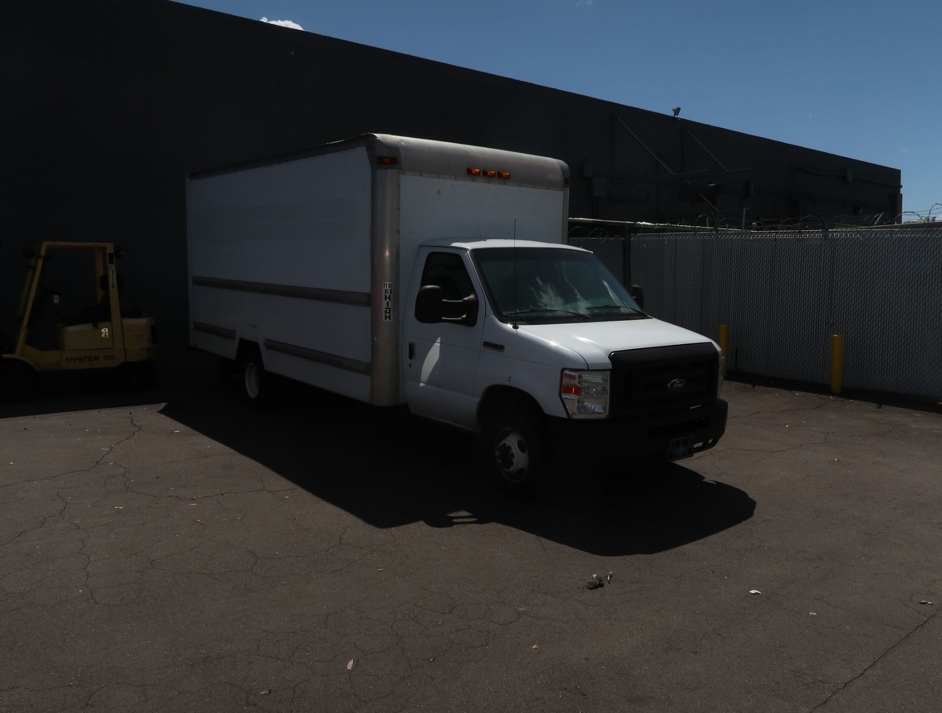 2008 FORD E-350 BOX VAN (TRUCK RUNS AND DRIVES, MORE INFO AVAILABLE SOON) - Image 6 of 7