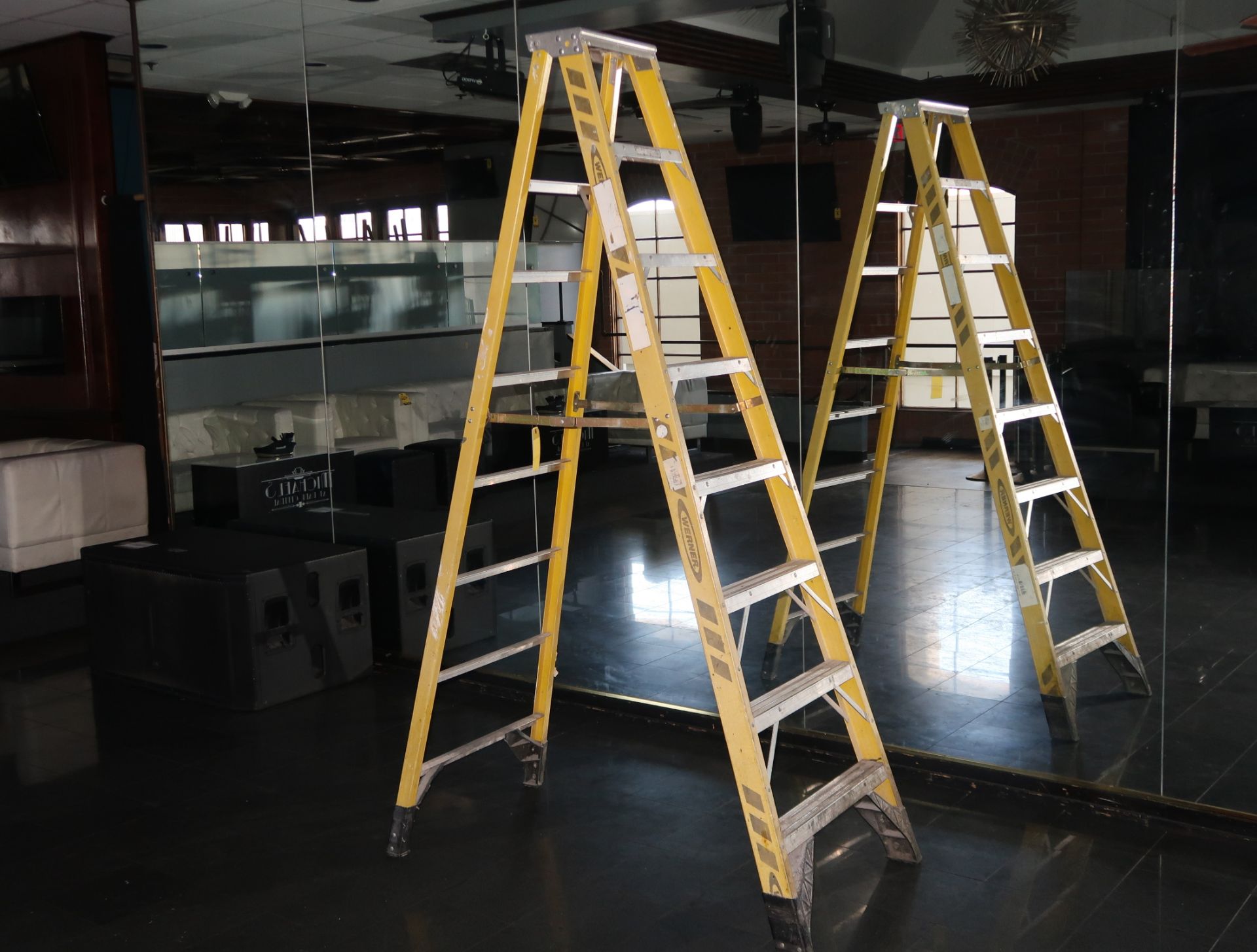 8' WARNER STEP LADDER