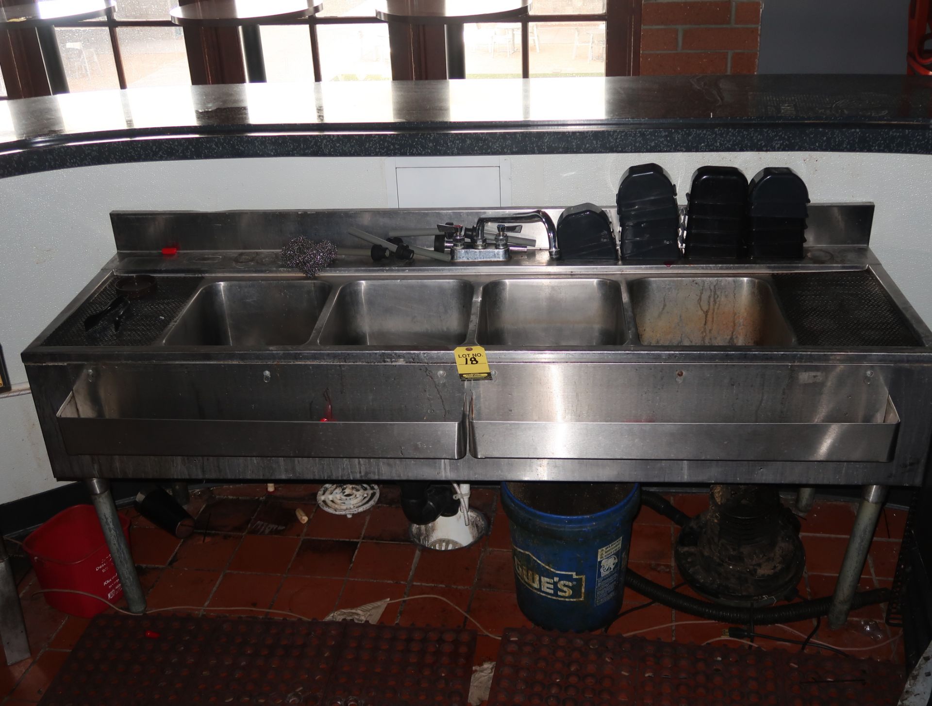 4-HOLE BAR SINK W/SPEED RAILS