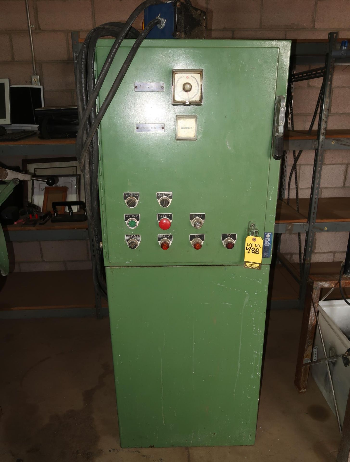 SWECO VIBRATORY DEBURRER, MDL. 10V, SN. 180968-1, 230V, 3PHASE, 10HP, W/ CONTROL PANEL & FILTER KING - Image 3 of 8