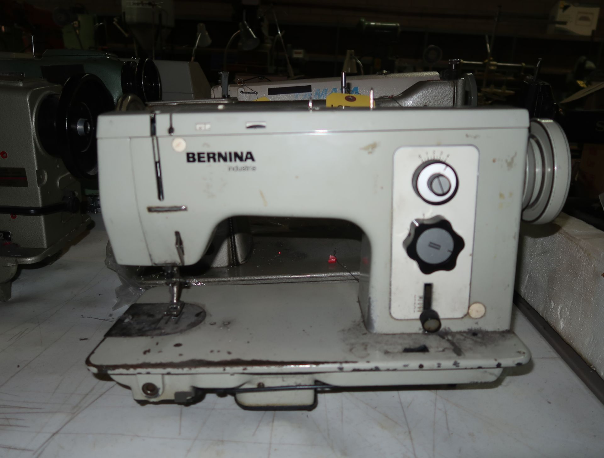 BERMINA ZIGZAG STITCH SEWING MACHINE MDL. 14115613