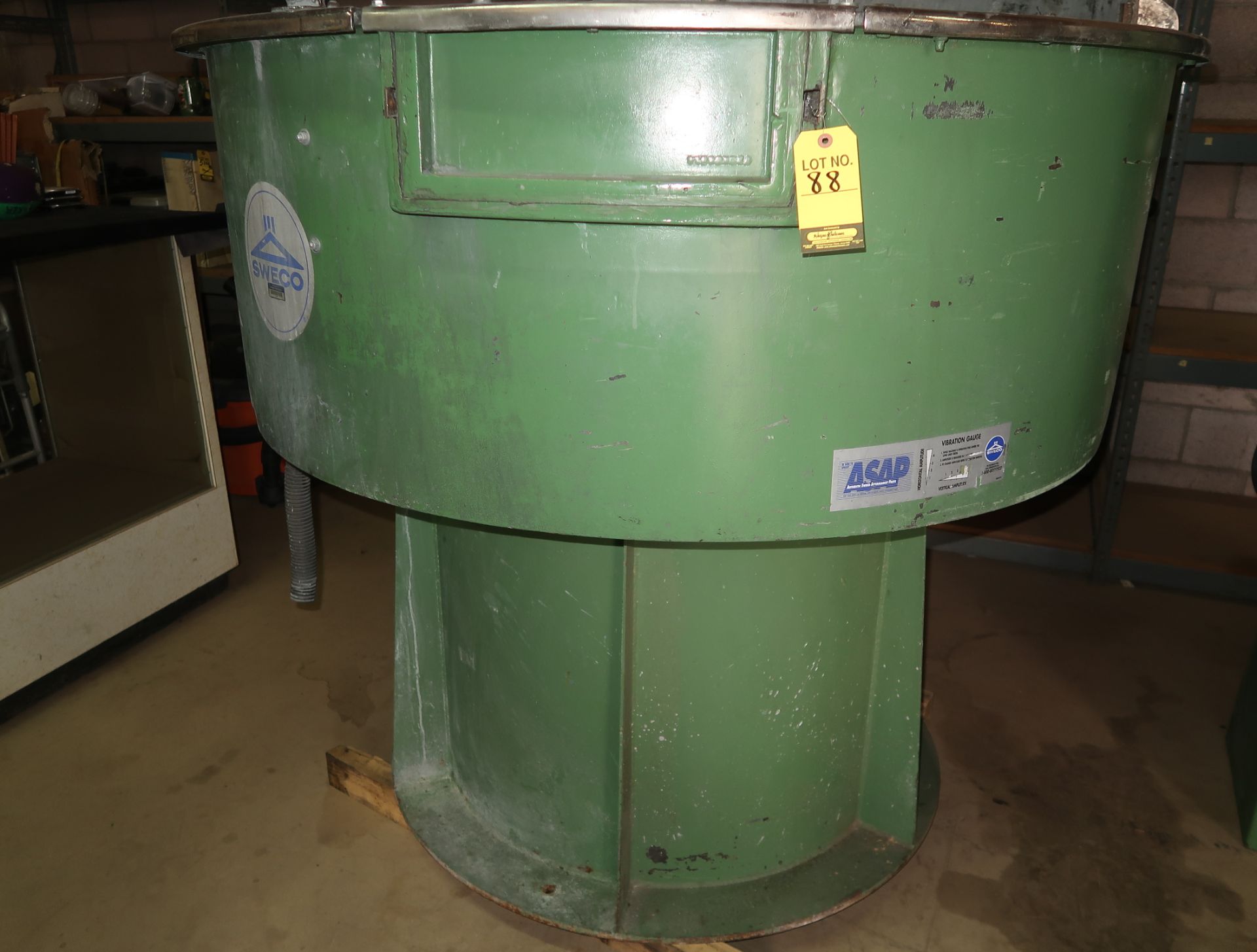 SWECO VIBRATORY DEBURRER, MDL. 10V, SN. 180968-1, 230V, 3PHASE, 10HP, W/ CONTROL PANEL & FILTER KING - Image 2 of 8