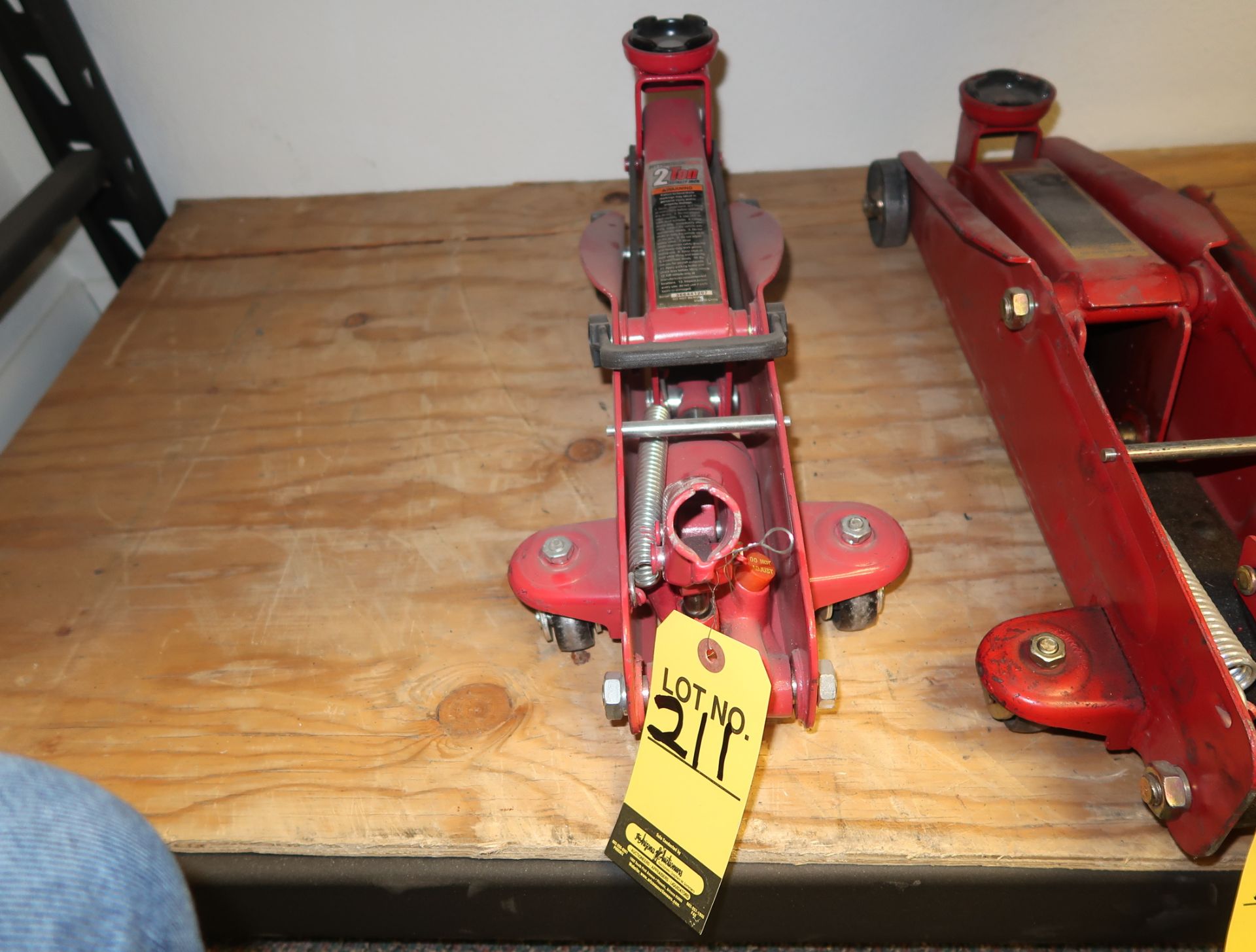 PITTSBURG 2-TON FLOOR JACK