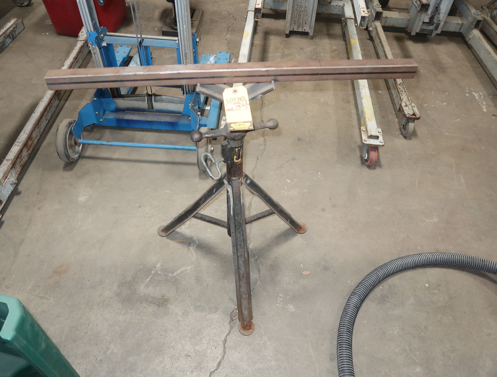 PIPE STAND