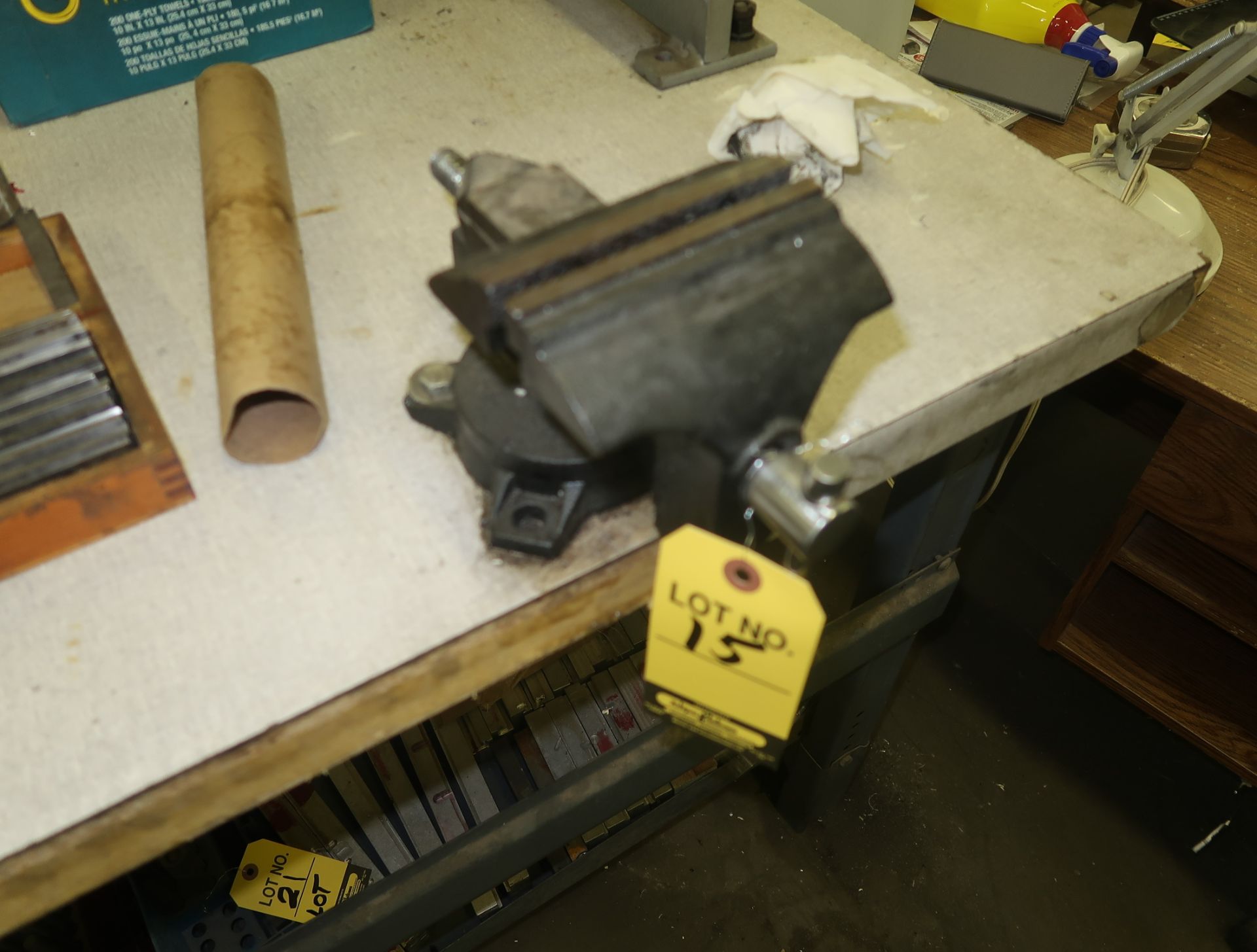 BENCH VISE