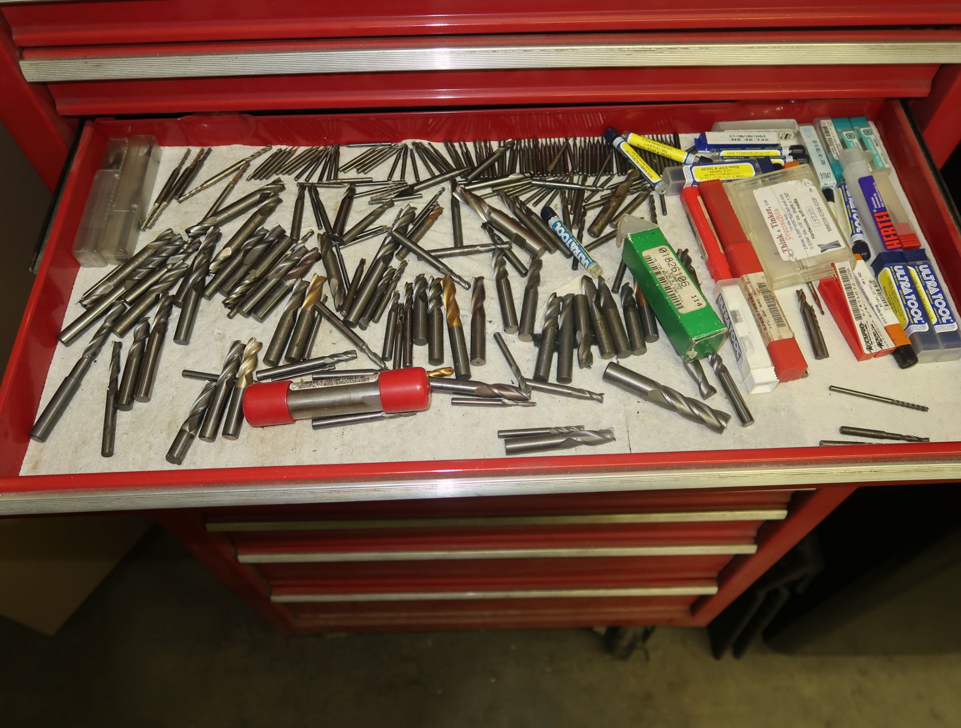 CRAFTSMAN ROLL-AWAY TOOL BOX, LOADED - Image 5 of 10