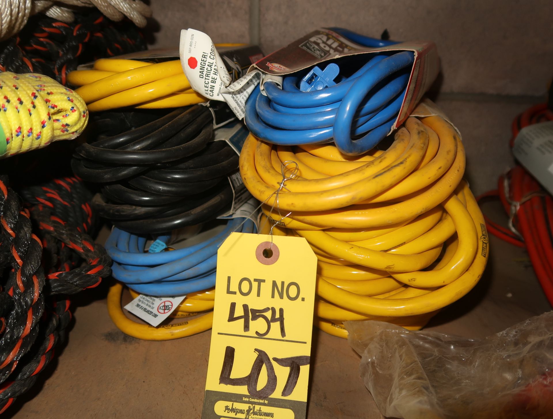 LOT ASST. 15' & 25' EXTENSION CORDS (10)